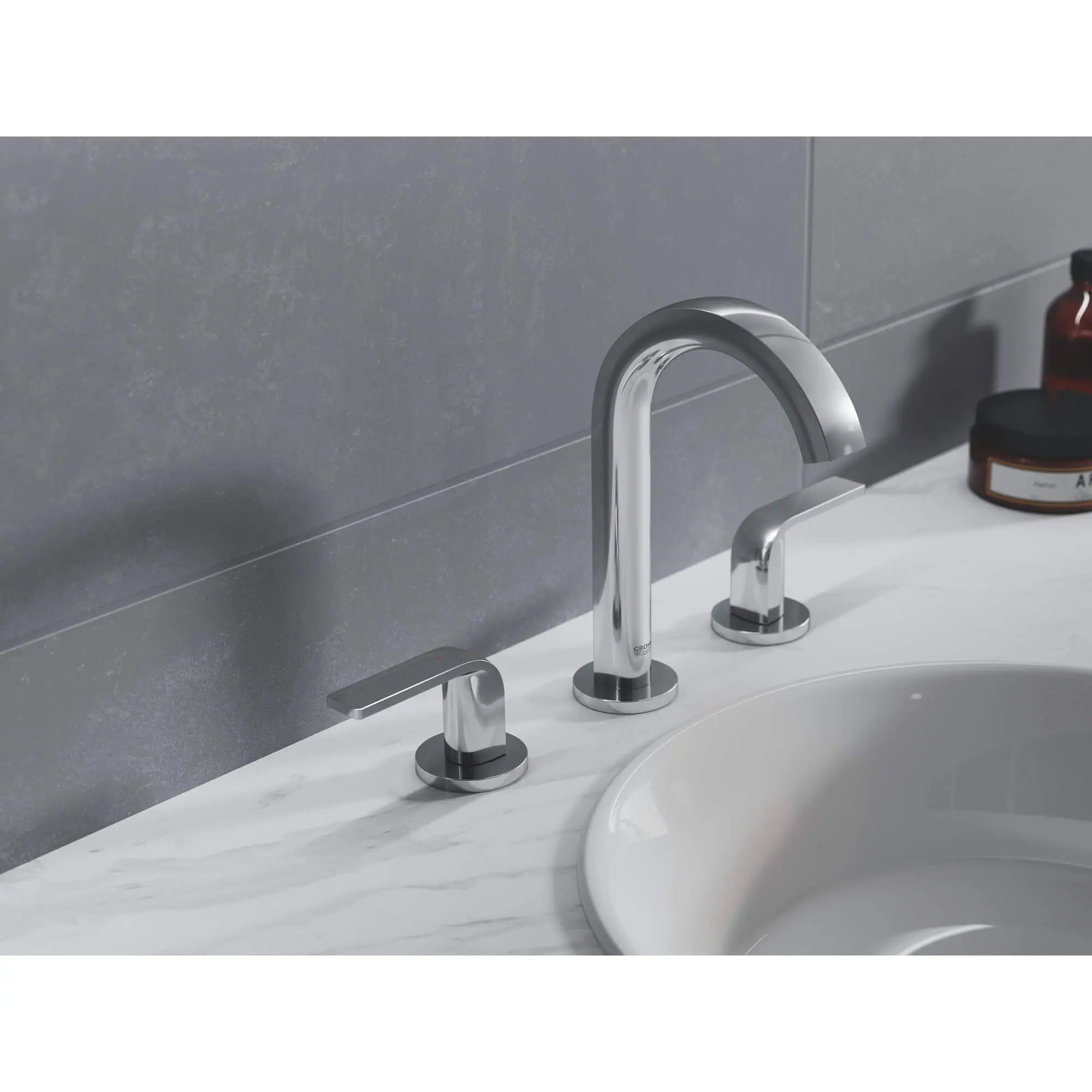 Robinet moyen pour salle de bain, 8 po, 2 poignées, 4,5 l/min (1,2 gpm) // CHROME STARLIGHT GROHE // 607_20597000-8-inch-widespread-two-handle-bathroom-faucet-enviro-1_0_CDNwebp.webp