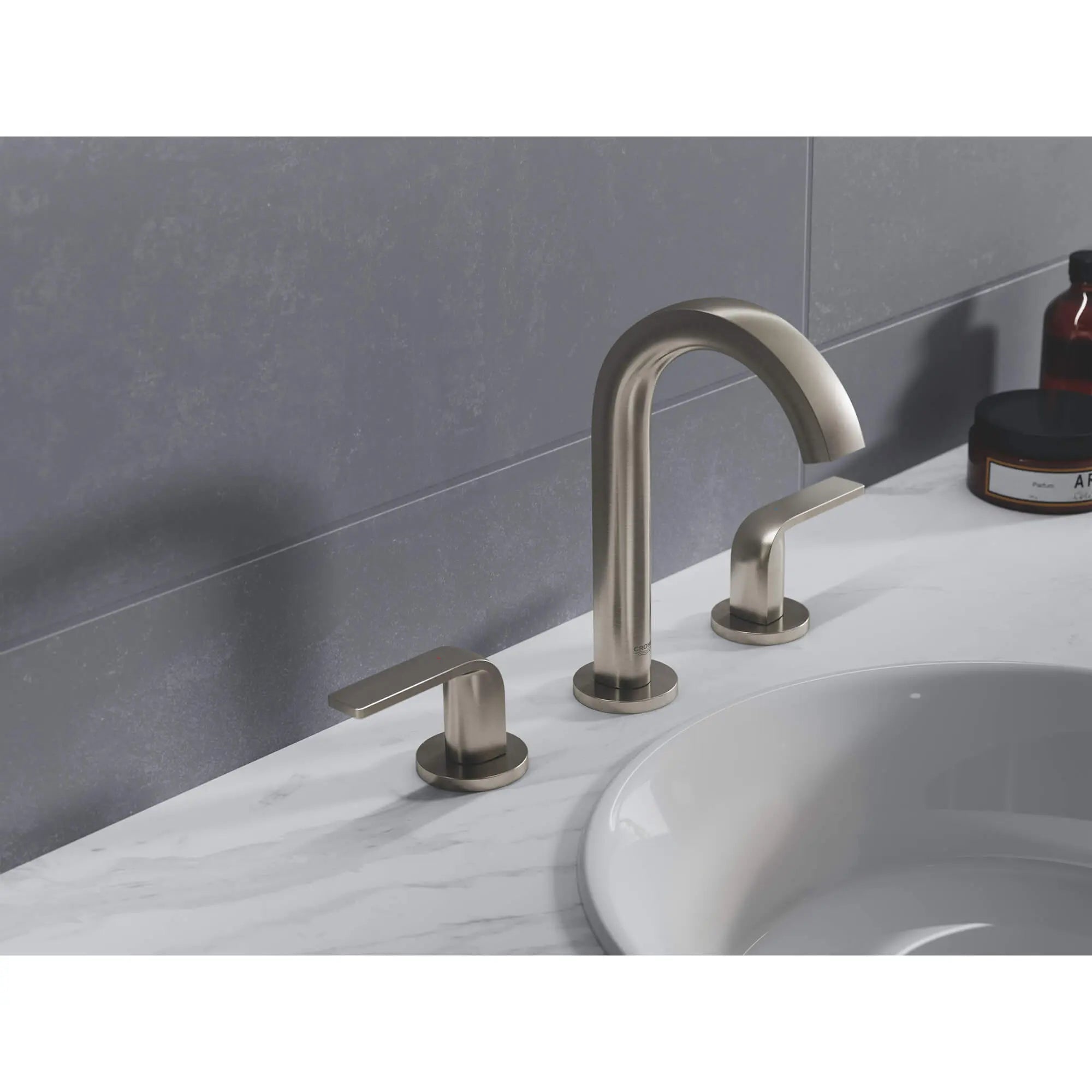 Robinet moyen pour salle de bain, 8 po, 2 poignées, 4,5 l/min (1,2 gpm) // NICKEL BROSSÉ INFINITYFINISH // 608_20597en0-8-inch-widespread-two-handle-bathroom-faucet-enviro-1_0_CDNwebp.webp