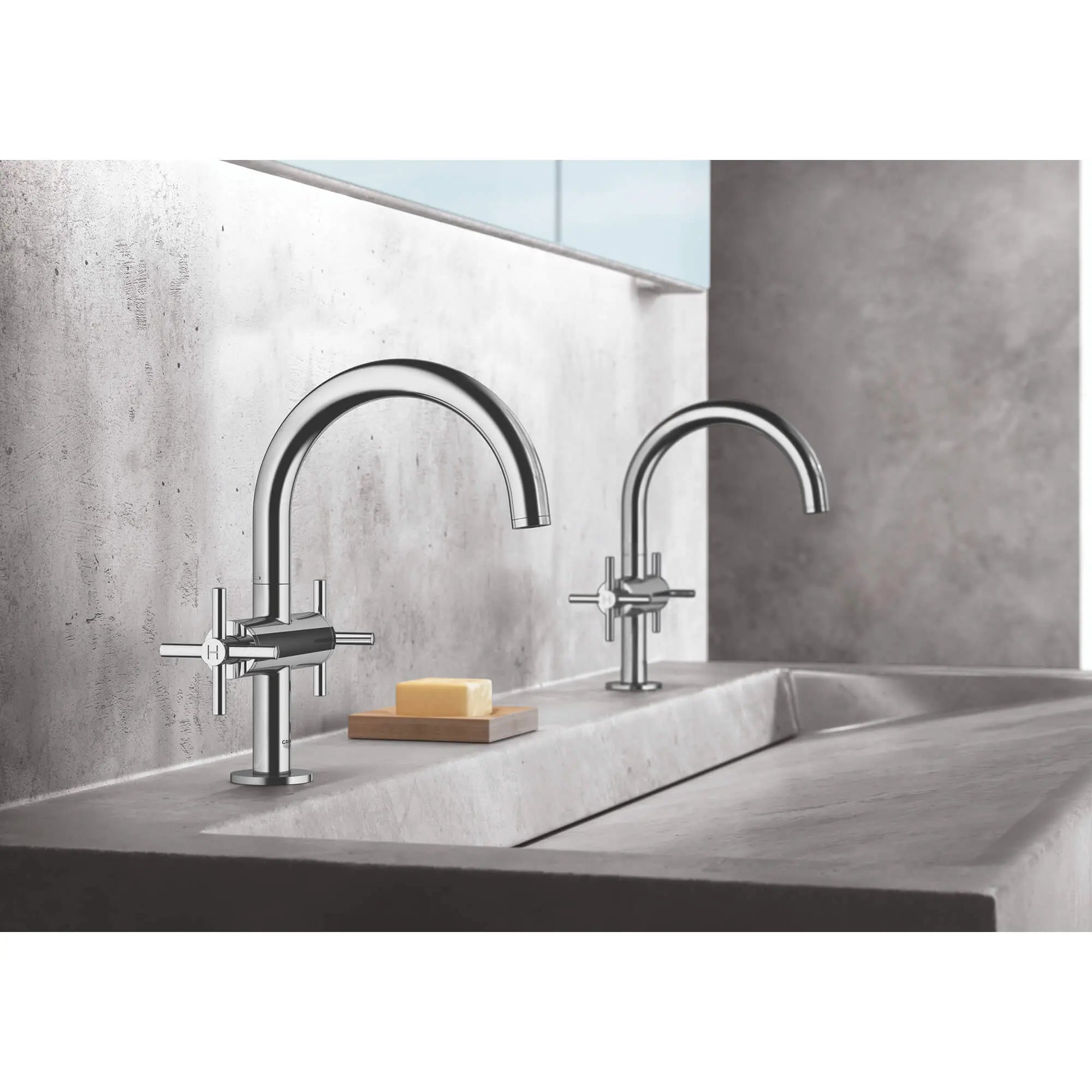 Robinet monotrou à bec bas // CHROME STARLIGHT GROHE // 612_21031003-single-hole-bathroom-faucet-m-size-enviro-1_0_CDNwebp.webp