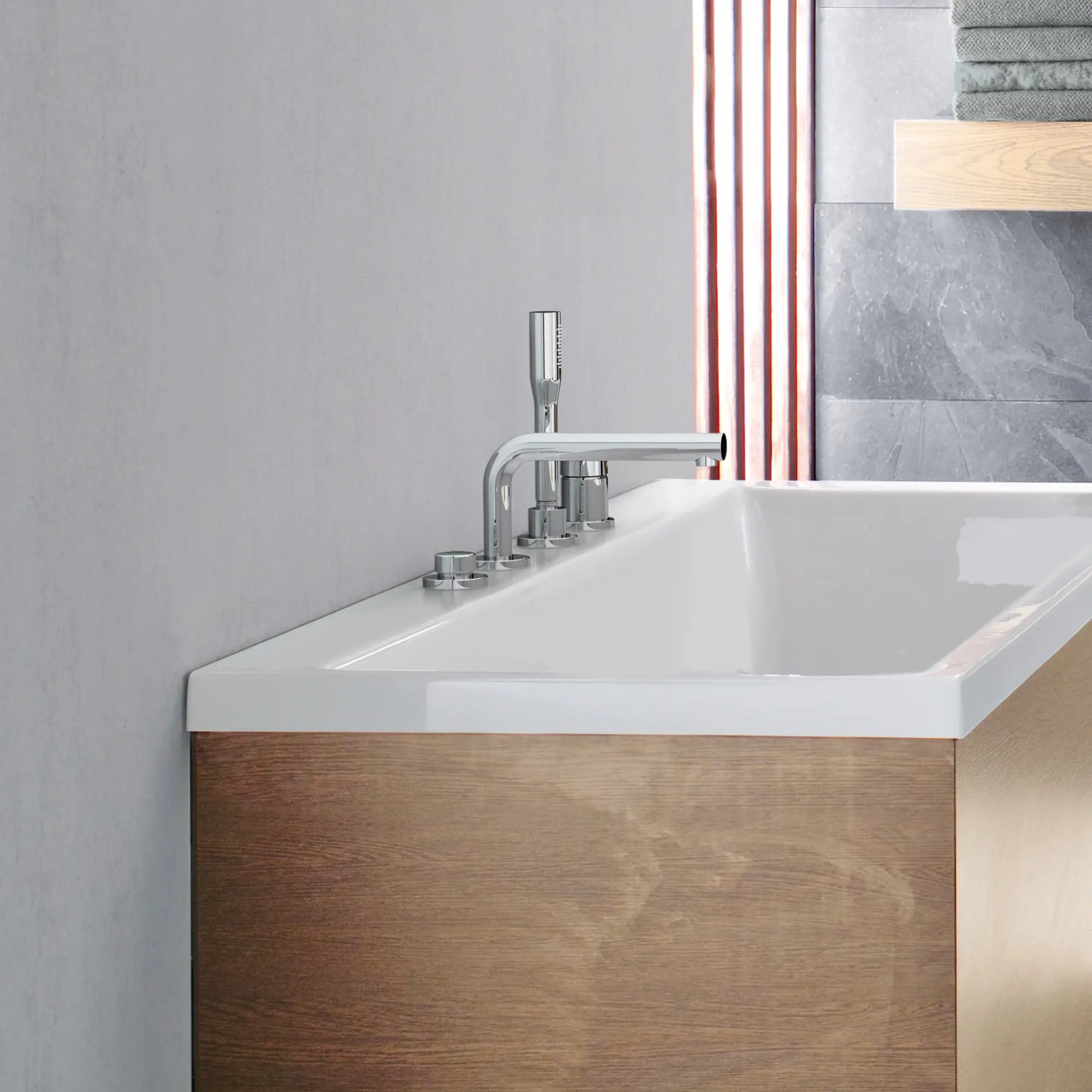 Robinet de baignoire romaine, 4 trous, à poignée simple, à montage sur tablier avec douchette 6,6 L/min (1,75 gpm) // CHROME STARLIGHT GROHE // 69620_B-19576002_CDNwebp.webp