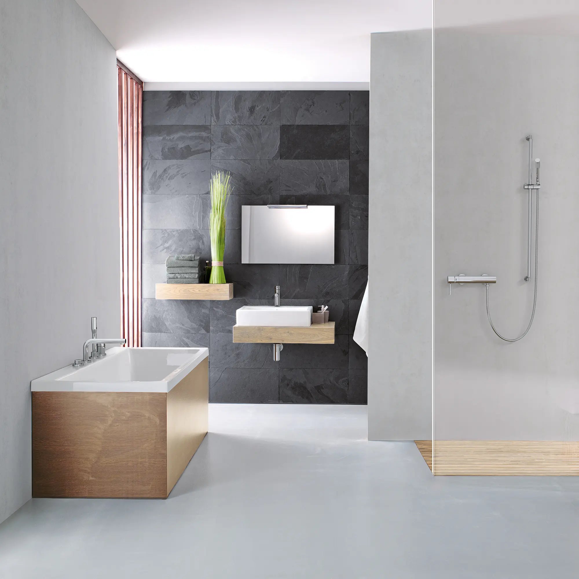 Robinet de baignoire romaine, 4 trous, à poignée simple, à montage sur tablier avec douchette 6,6 L/min (1,75 gpm) // CHROME STARLIGHT GROHE // 69623_B-19576002_3221600A_26465000_CDNwebp.webp