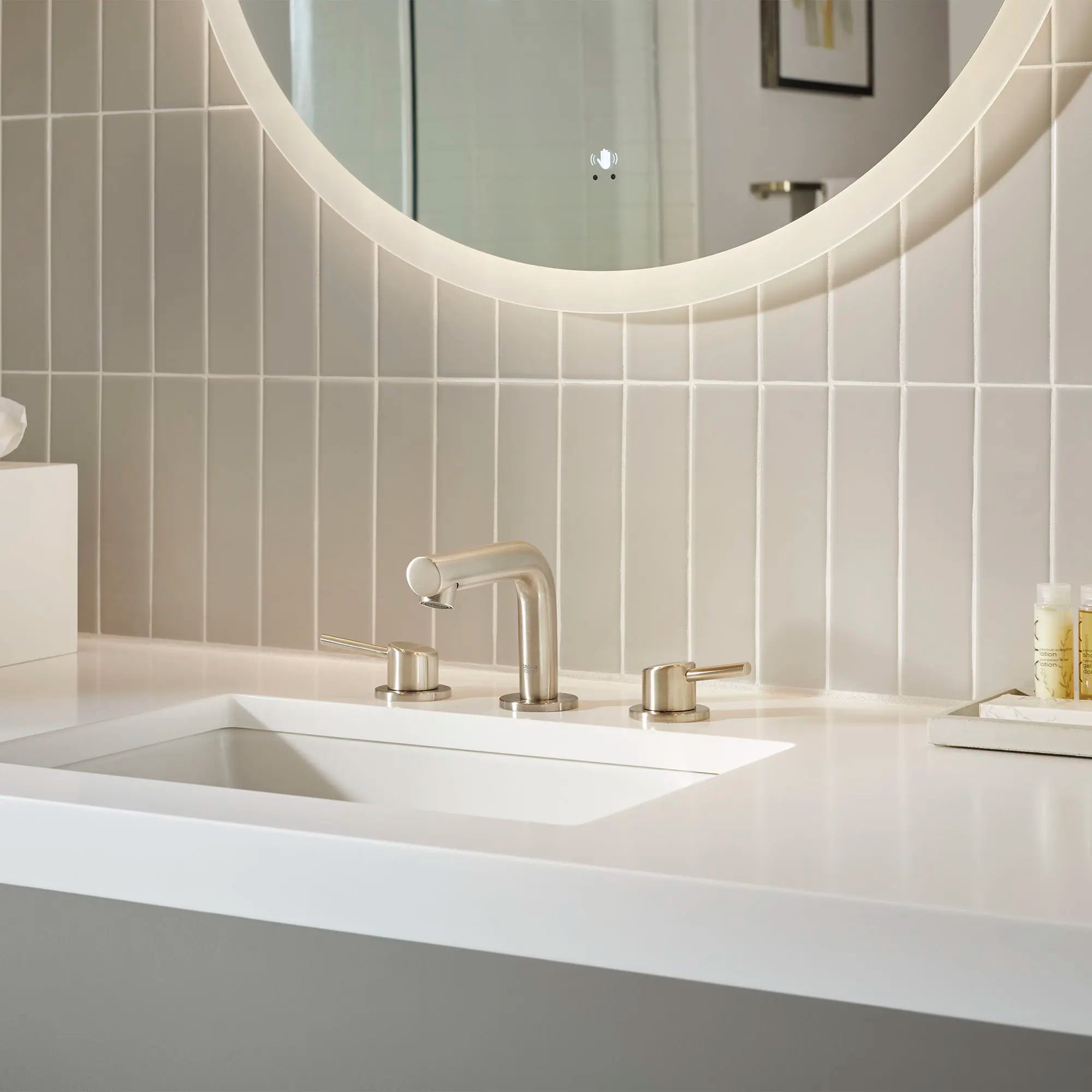 Robinet de salle de bain, 8 po, à deux poignées, taille P, 4,5 L/min (1,2 gpm) // NICKEL BROSSÉ INFINITYFINISH // 69726_B-20572EN1_CDNwebp.webp