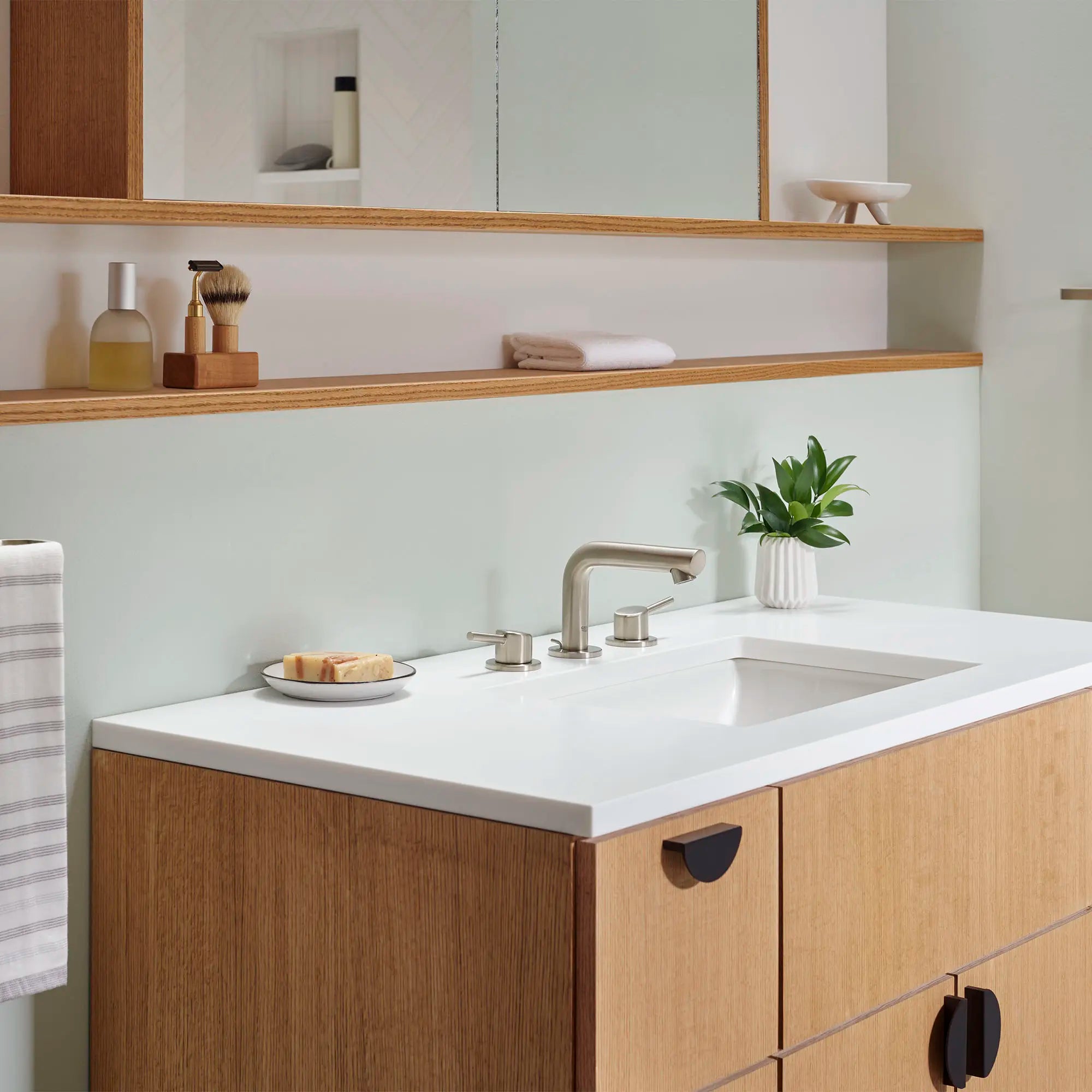 Anneau pour serviette // NICKEL BROSSÉ INFINITYFINISH // 69729_B-20572EN1_41035EN0_CDNwebp.webp