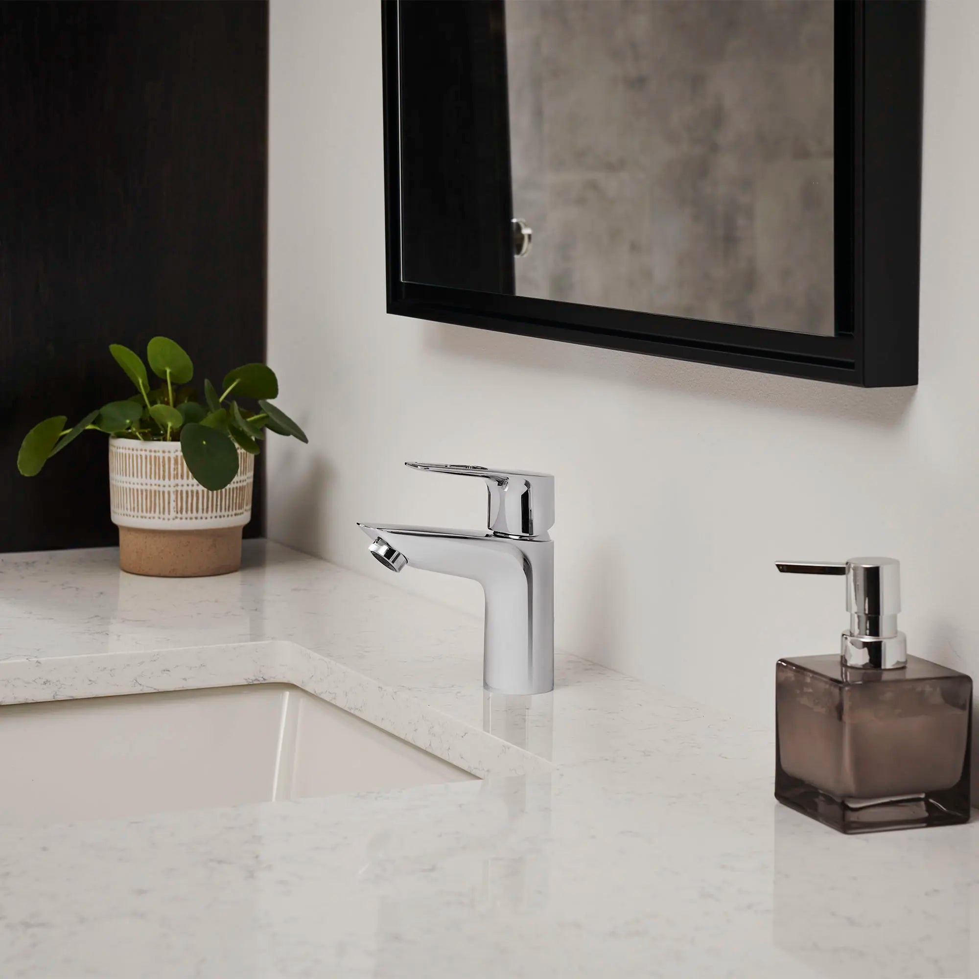 ROBINET DE SALLE DE BAINS MONOTROU À POIGNÉE UNIQUE DE PETITE TAILLE 1,2 GPM (4,56 L/MIN) SANS RENVOI // CHROME STARLIGHT GROHE // 70085_B-23084001_2_CDNwebp.webp