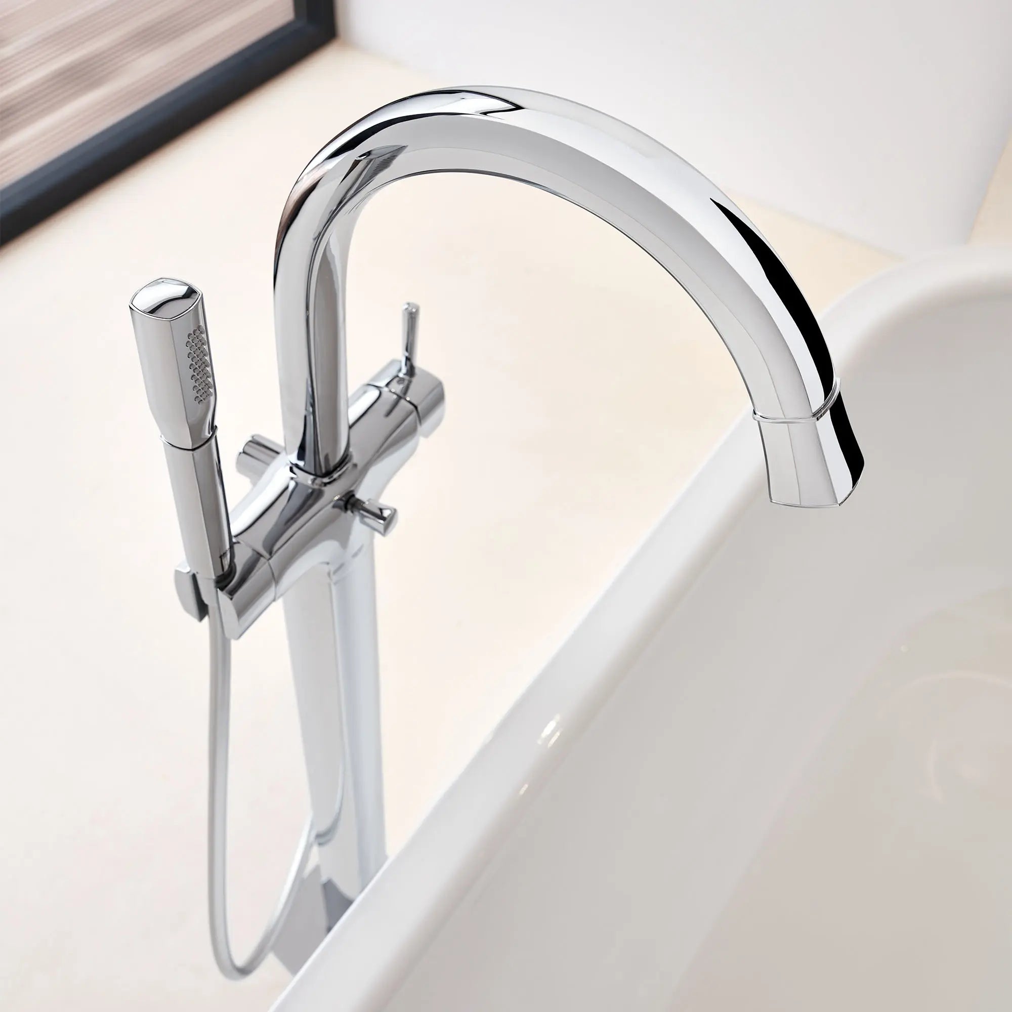 Grandera Robinet de baignoire à montage au sol avec douchette // CHROME STARLIGHT GROHE // 70106_B-23318000_1_CDNwebp.webp