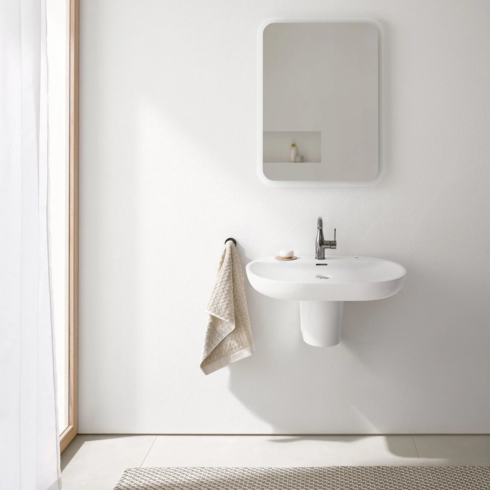 Robinet monotrou pour salle de bain, à poignée simple, taille M, 4,5 L/min (1,2 gpm) // GRAPHITE DUR // 70111_B-23485A0A_39669000_39670000_CDNwebp.webp