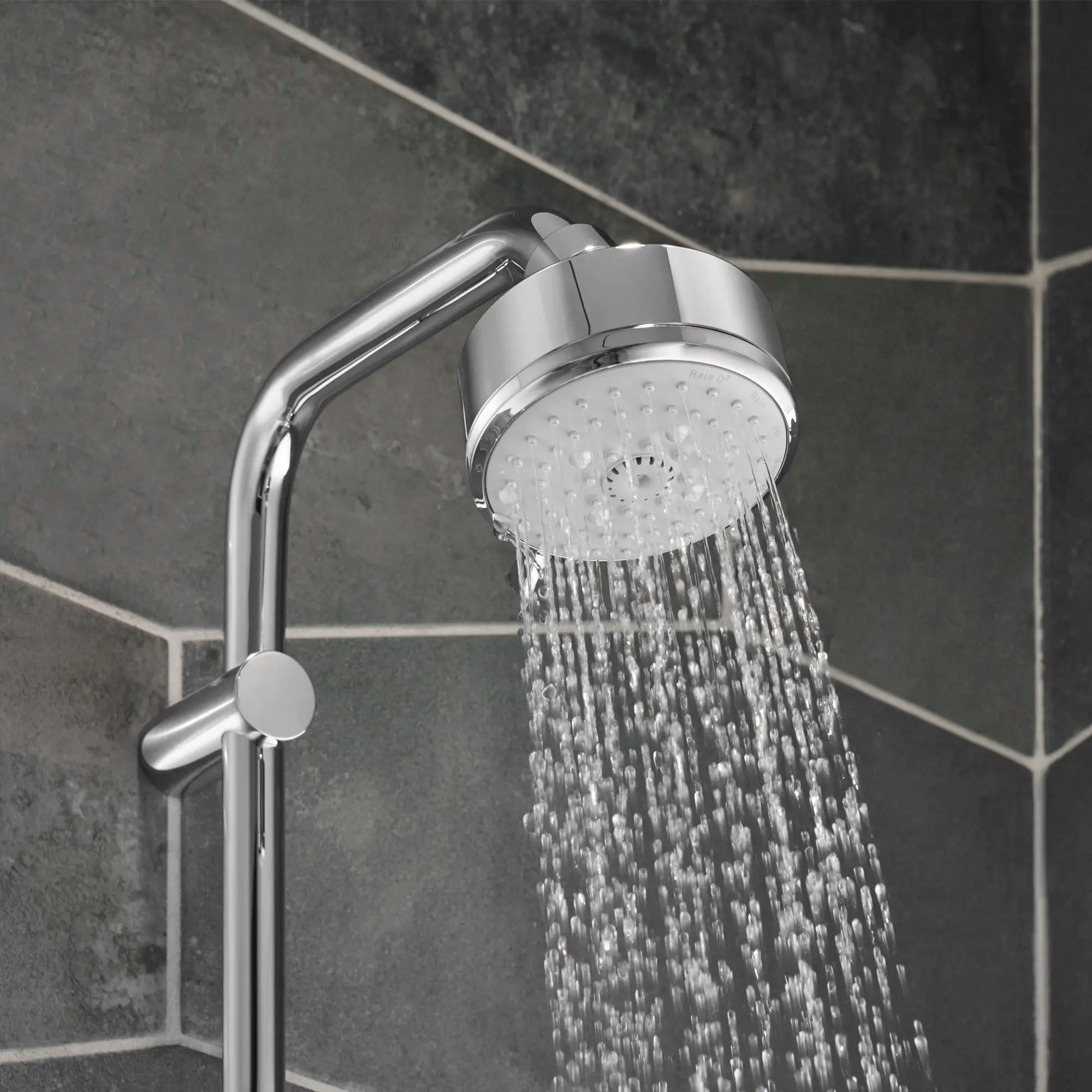 Pomme de douche 100, 4 po - 4 jets, 6,6 L/min (1,75 gpm) // CHROME STARLIGHT GROHE // 70668_B-26043001_1_CDNwebp.webp