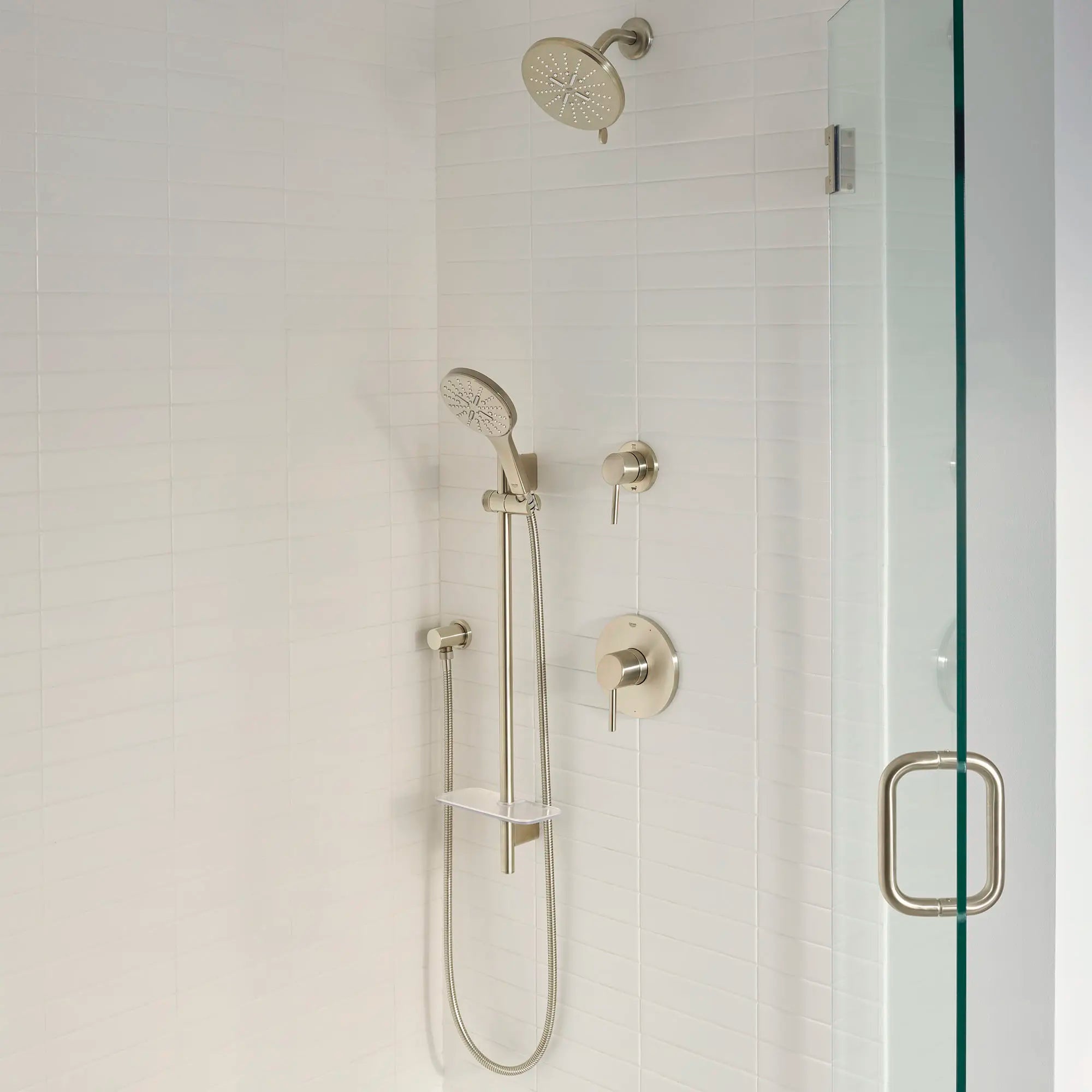 Douchette 100 - 2 jets, 6,6 L/min (1,75 gpm) // NICKEL BROSSÉ INFINITYFINISH // 70680_B-26043EN1__26046EN2_27414EN0_CDNwebp.webp