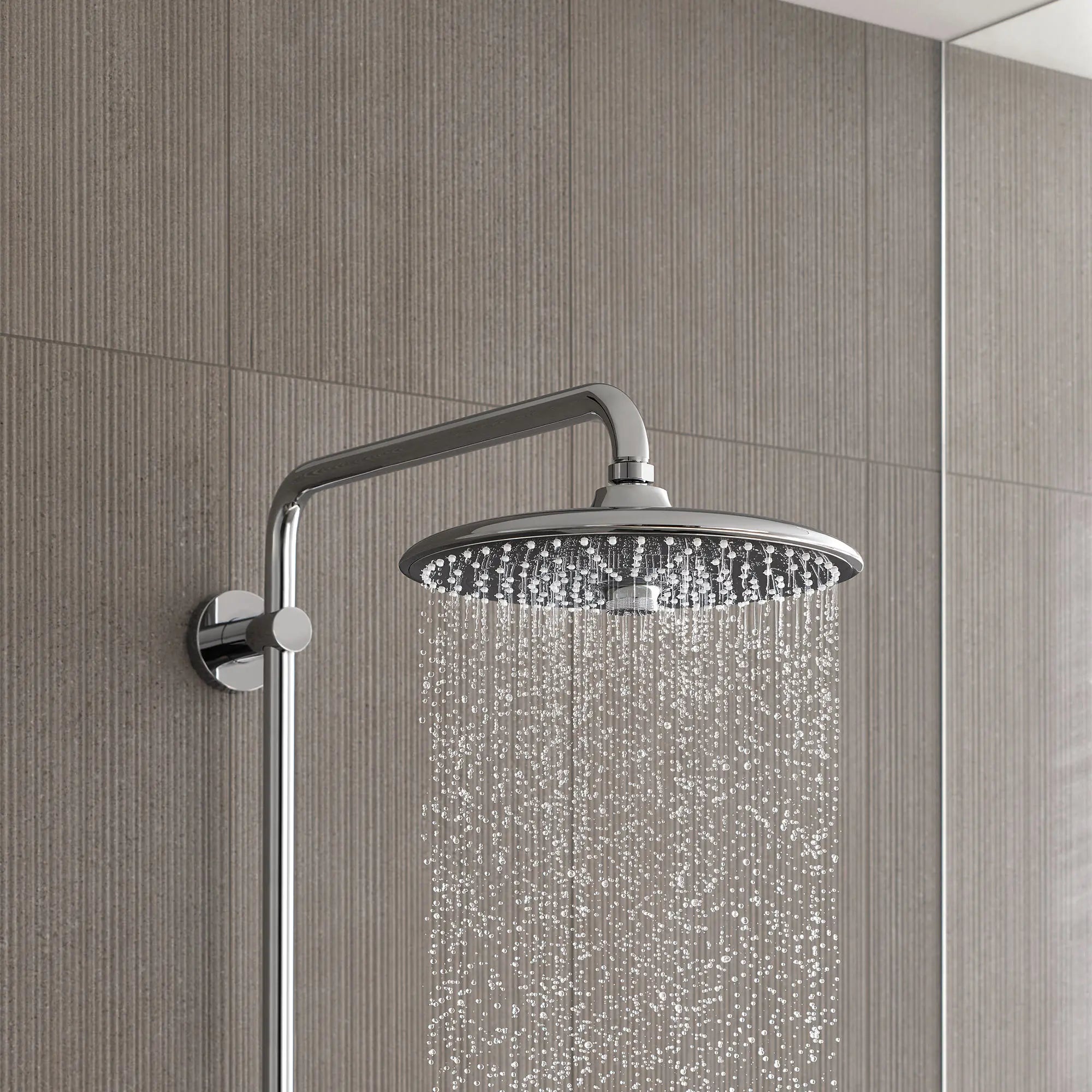Pomme de douche 260 de 10 po - 3 jets, 6,6 L/min (1,75 gpm) // CHROME STARLIGHT GROHE // 70714_B-26128002_26456000_CDNwebp.webp