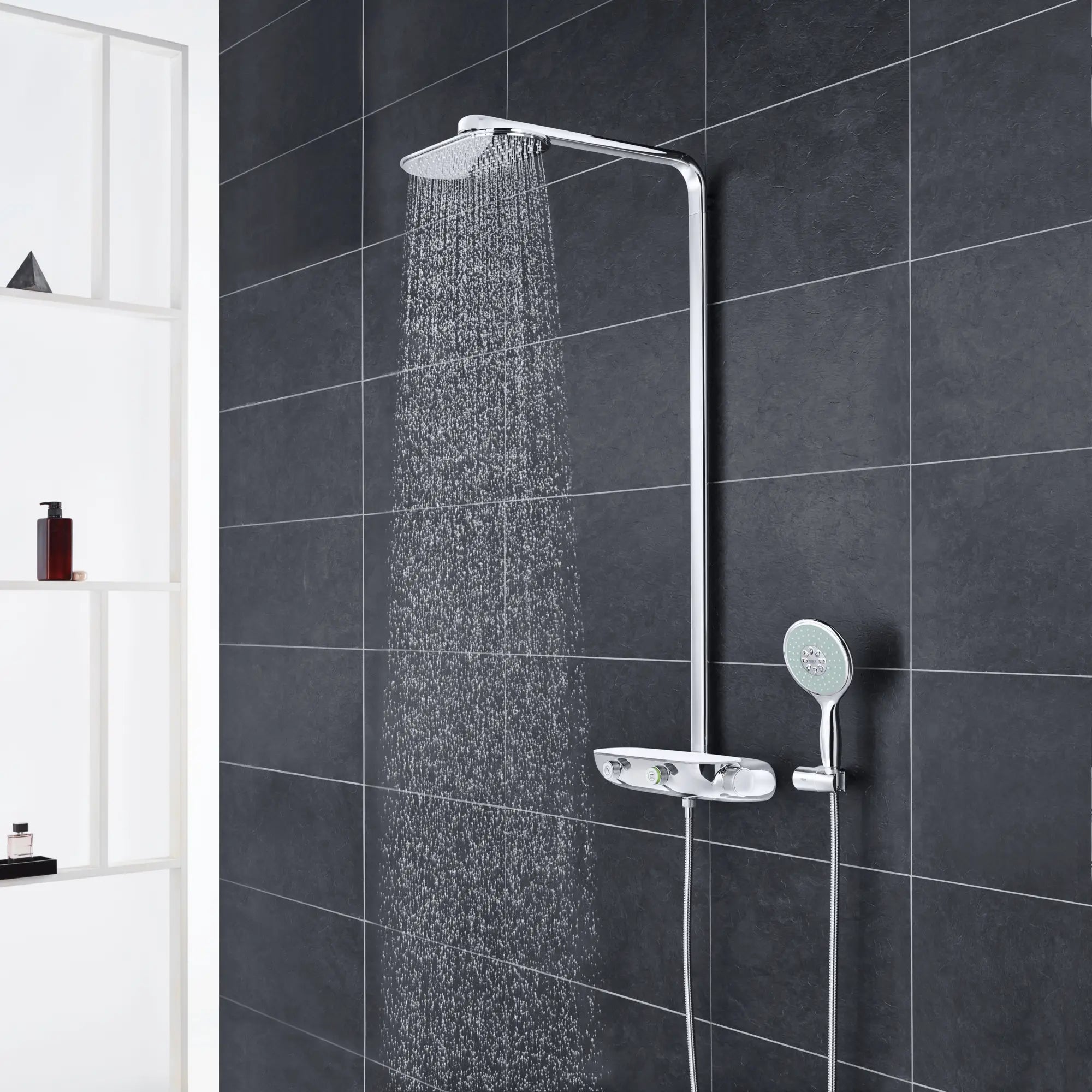 Système de douche avec valve thermostatique // CHROME STARLIGHT GROHE // 70730_B-26379000_CDNwebp.webp