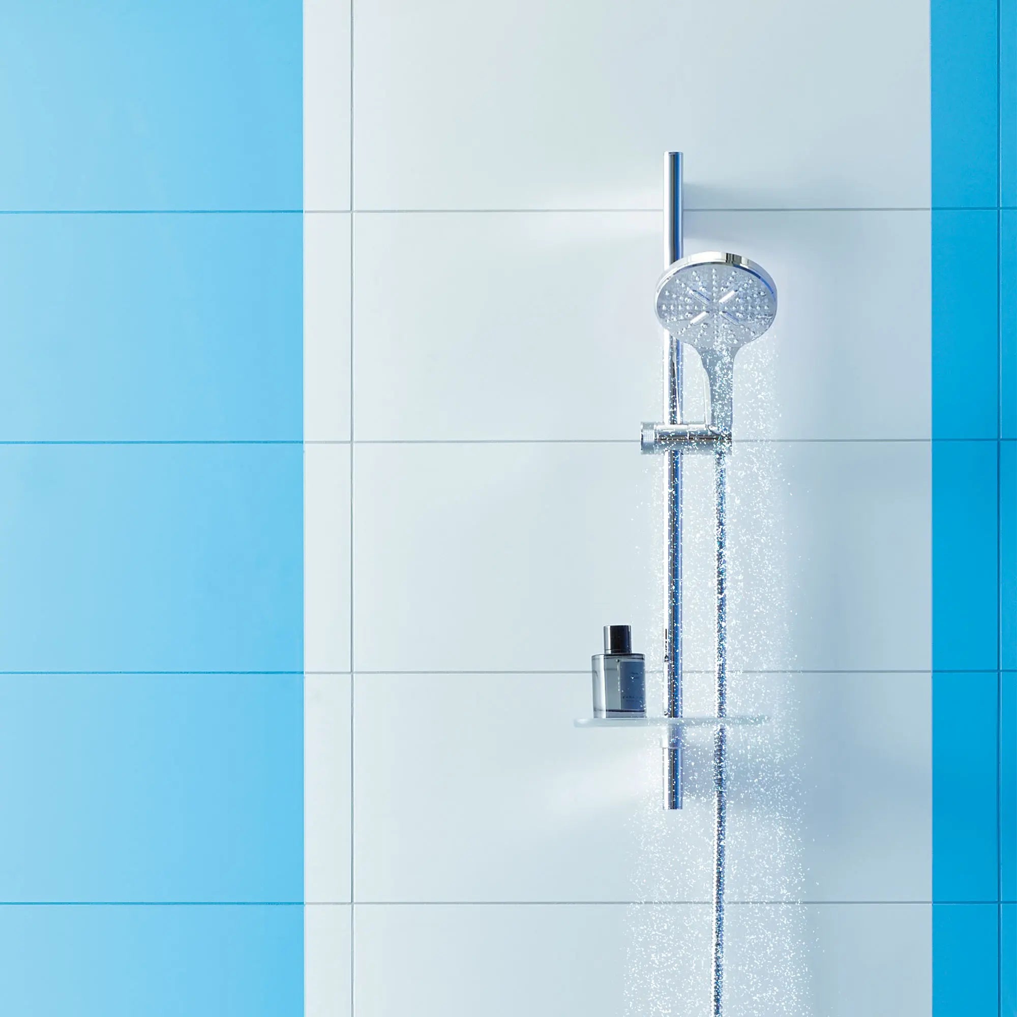 Rainshower SmartActive 130 Ensemble de barre coulissante de 24 po pour douchette - 3 jets, 6,6 L/min (1,75 gpm) // CHROME STARLIGHT GROHE // 70810_B-26547000_CDNwebp.webp