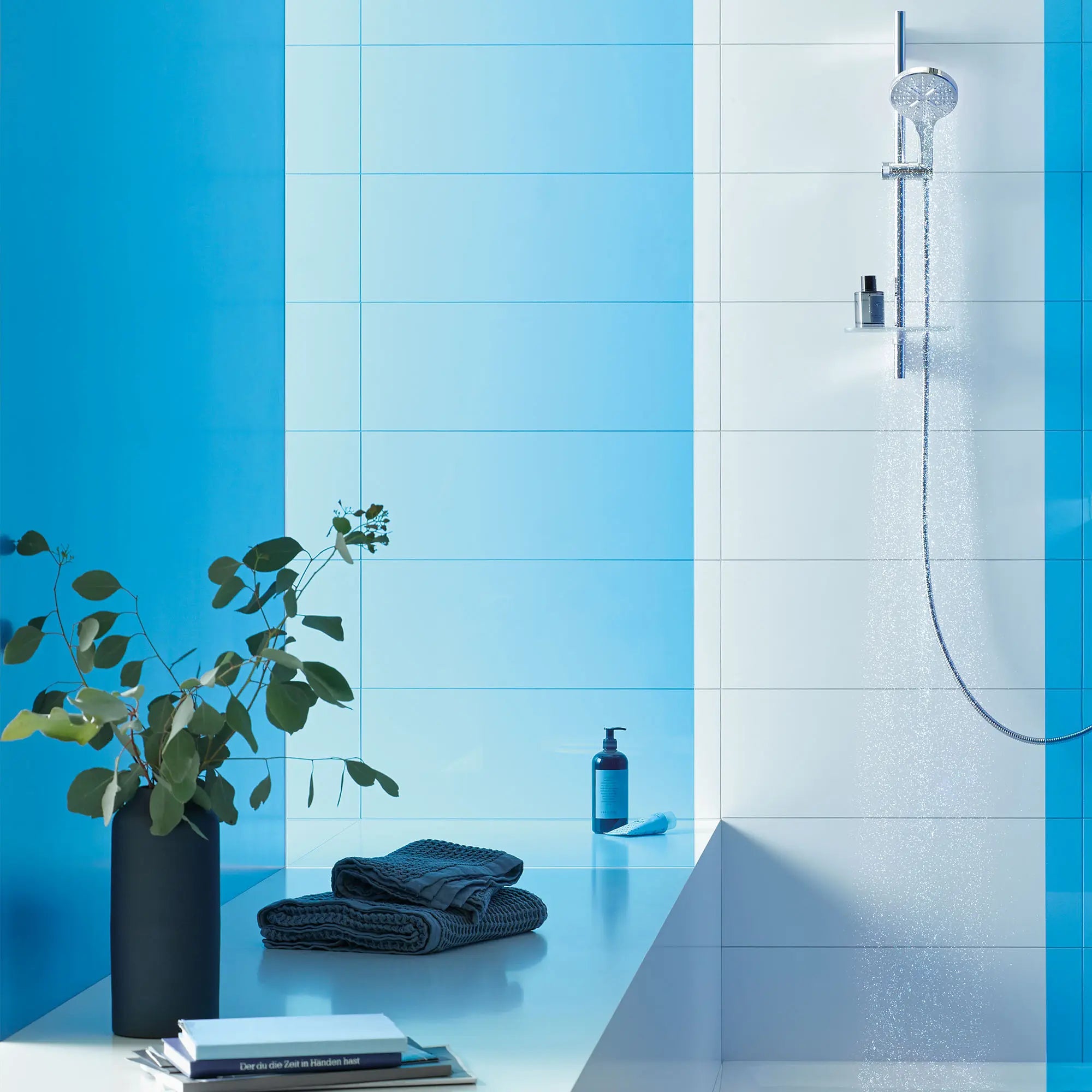 Rainshower SmartActive 130 Ensemble de barre coulissante de 24 po pour douchette - 3 jets, 6,6 L/min (1,75 gpm) // CHROME STARLIGHT GROHE // 70812_B-26547000_2_CDNwebp.webp