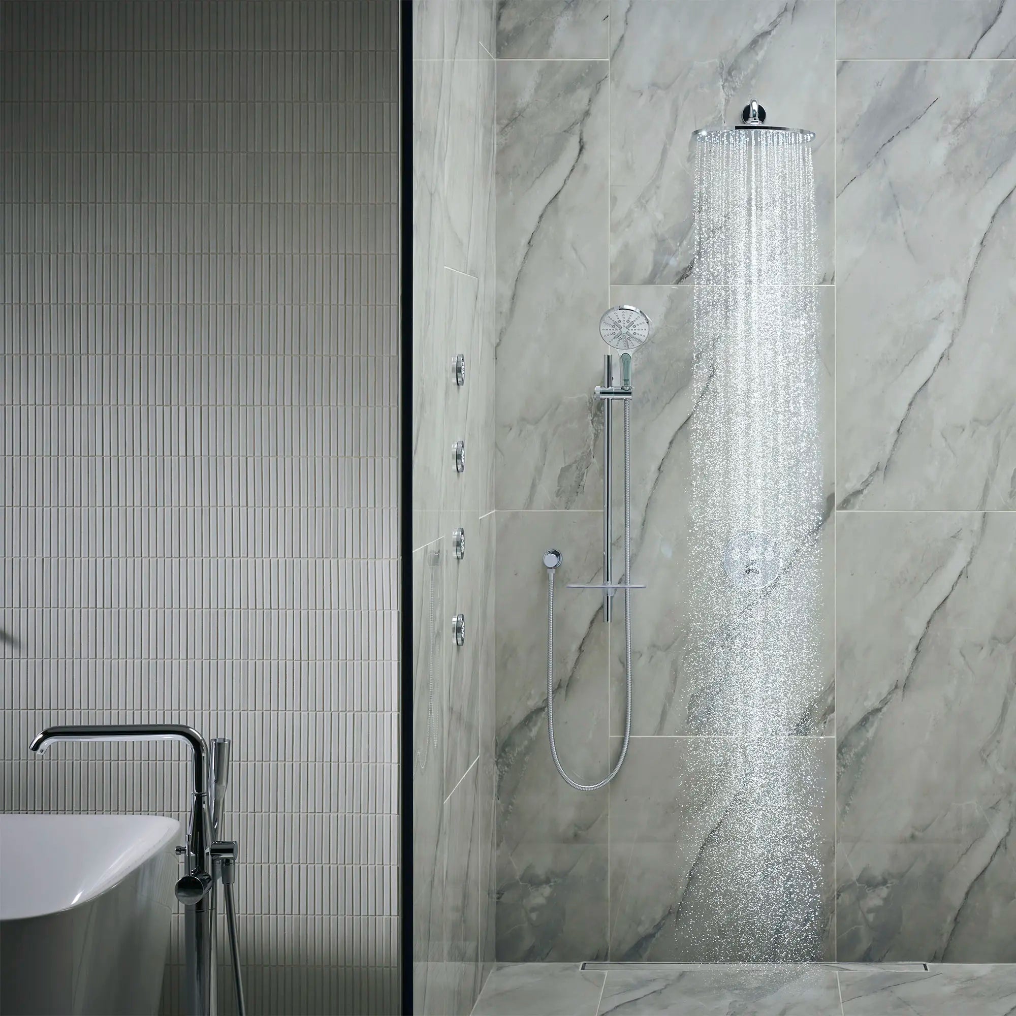 Pomme de douche 310 Mono de 12 po - 1 jet d’aspersion, 6,6 L/min (1,75 gpm) // CHROME STARLIGHT GROHE // 70830_B-26569000_26547000_26744000_2349100A_40364001_1_CDNwebp.webp