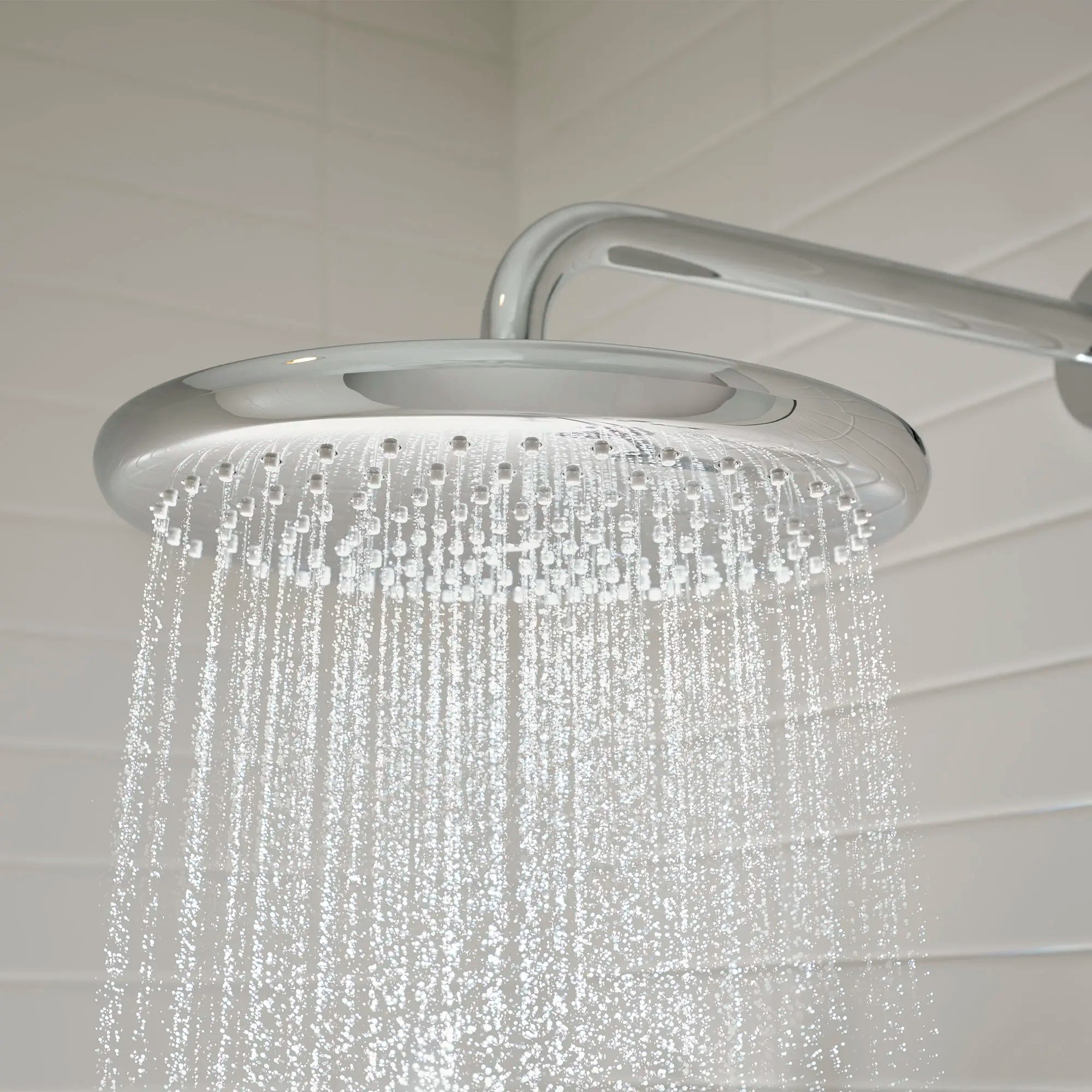Pomme de douche à effet pluie 250, 9-7?8 po - 1 jet, 1,75 gpm // CHROME STARLIGHT GROHE // 70899_B-26715000_CDNwebp.webp