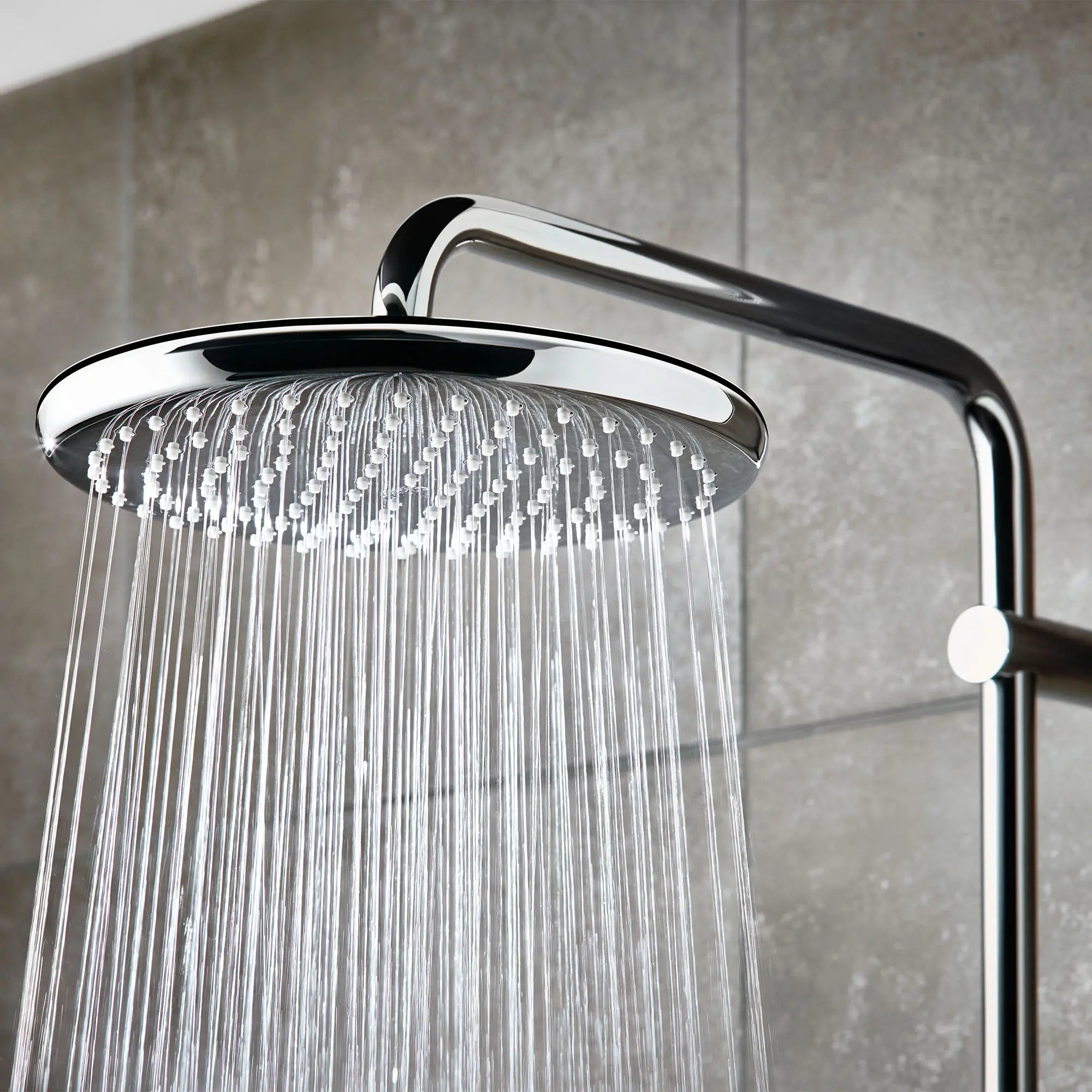 Pomme de douche à effet pluie 250, 9-7?8 po - 1 jet, 1,75 gpm // CHROME STARLIGHT GROHE // 70904_B-26715000_1_CDNwebp.webp