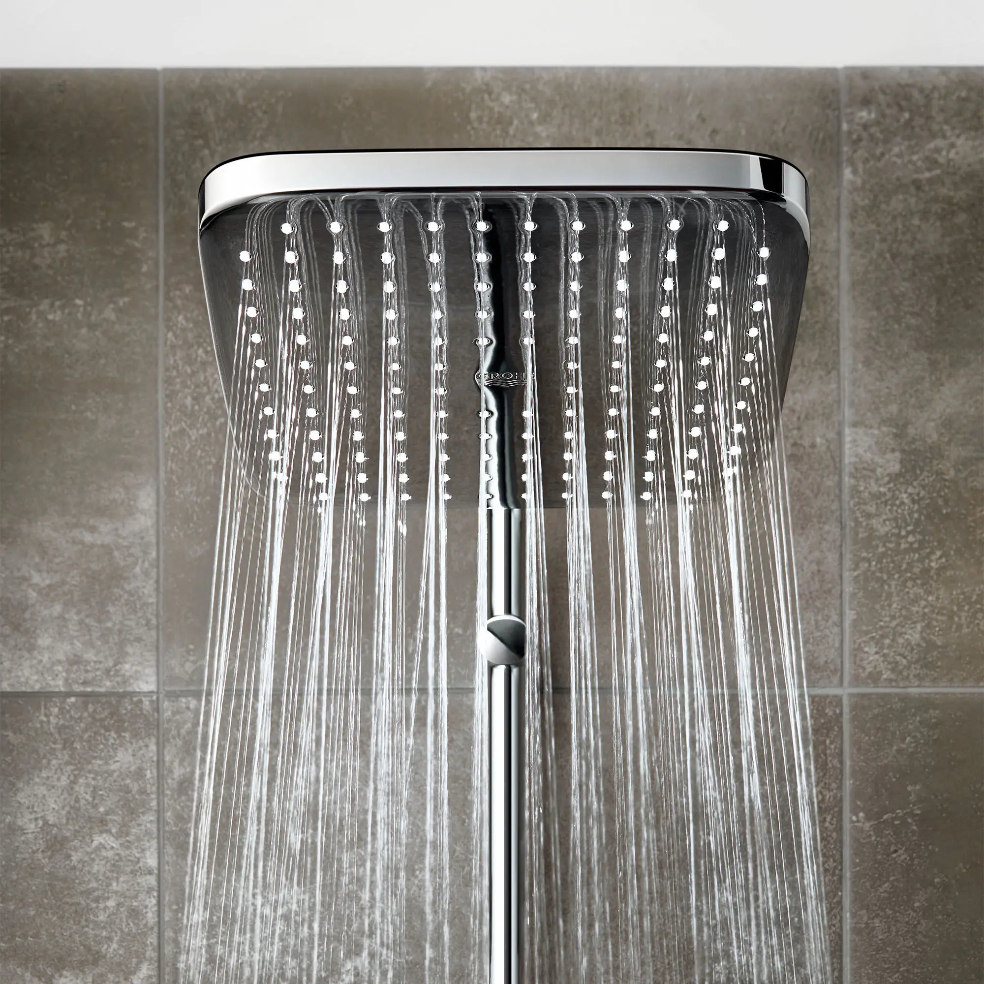 Pomme de douche à effet pluie 250, 9-7?8 po - 1 jet, 1,75 gpm // CHROME STARLIGHT GROHE // 70937_B-26718000_CDNwebp.webp