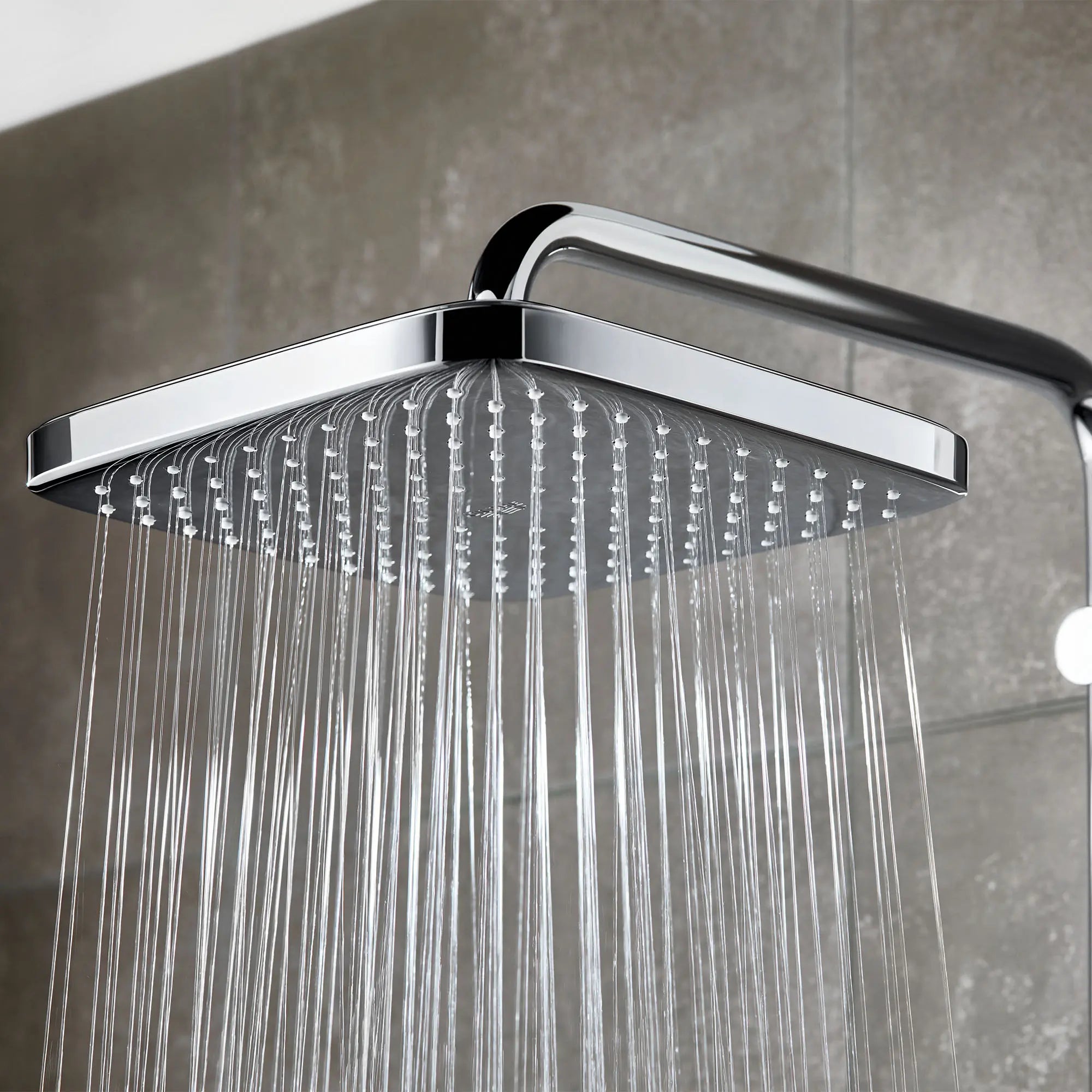 Pomme de douche à effet pluie 250, 9-7?8 po - 1 jet, 1,75 gpm // CHROME STARLIGHT GROHE // 70939_B-26718000_1_CDNwebp.webp
