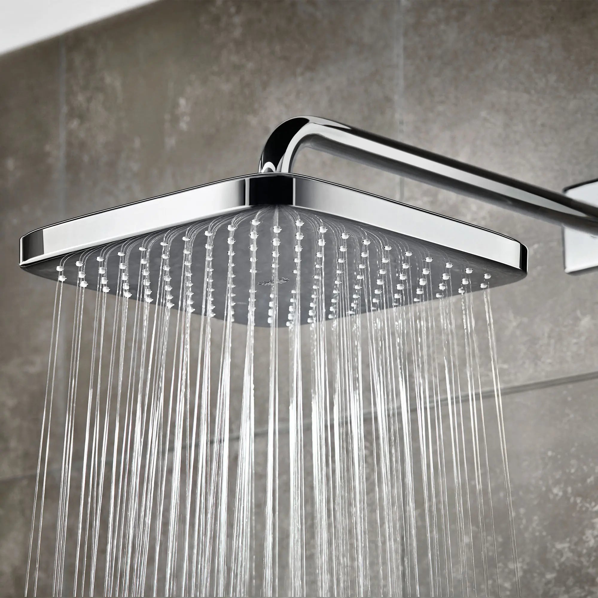 Pomme de douche à effet pluie 250, 9-7?8 po - 1 jet, 1,75 gpm // CHROME STARLIGHT GROHE // 70940_B-26718000_2_CDNwebp.webp