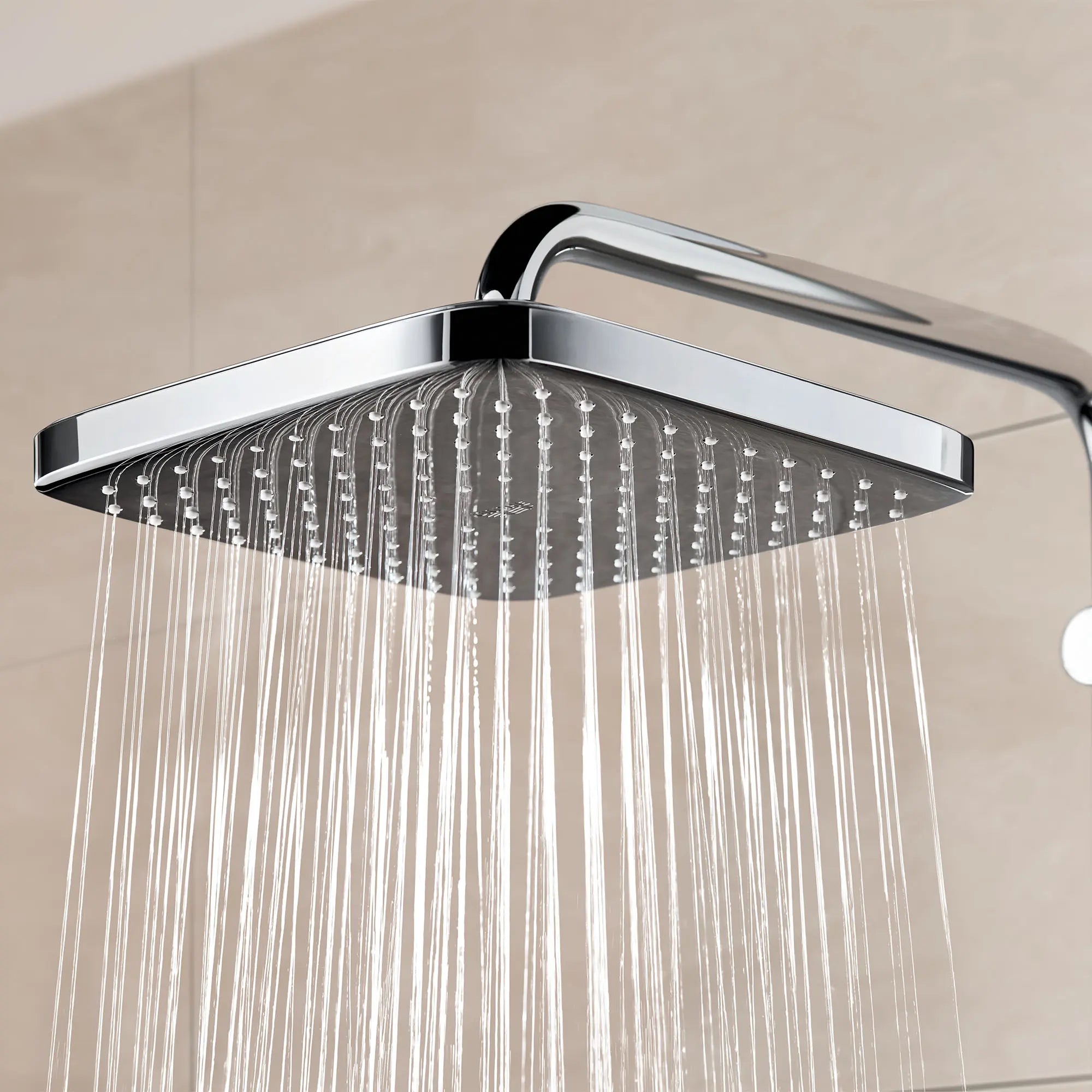 Pomme de douche à effet pluie 250, 9-7?8 po - 1 jet, 1,75 gpm // CHROME STARLIGHT GROHE // 70950_B-26718000_6_CDNwebp.webp