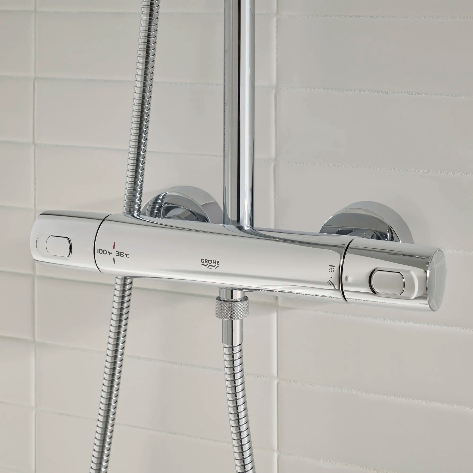Système de douche thermostatique dote de la technologie CoolTouch // CHROME STARLIGHT GROHE // 70971_B-26728000_CDNwebp.webp