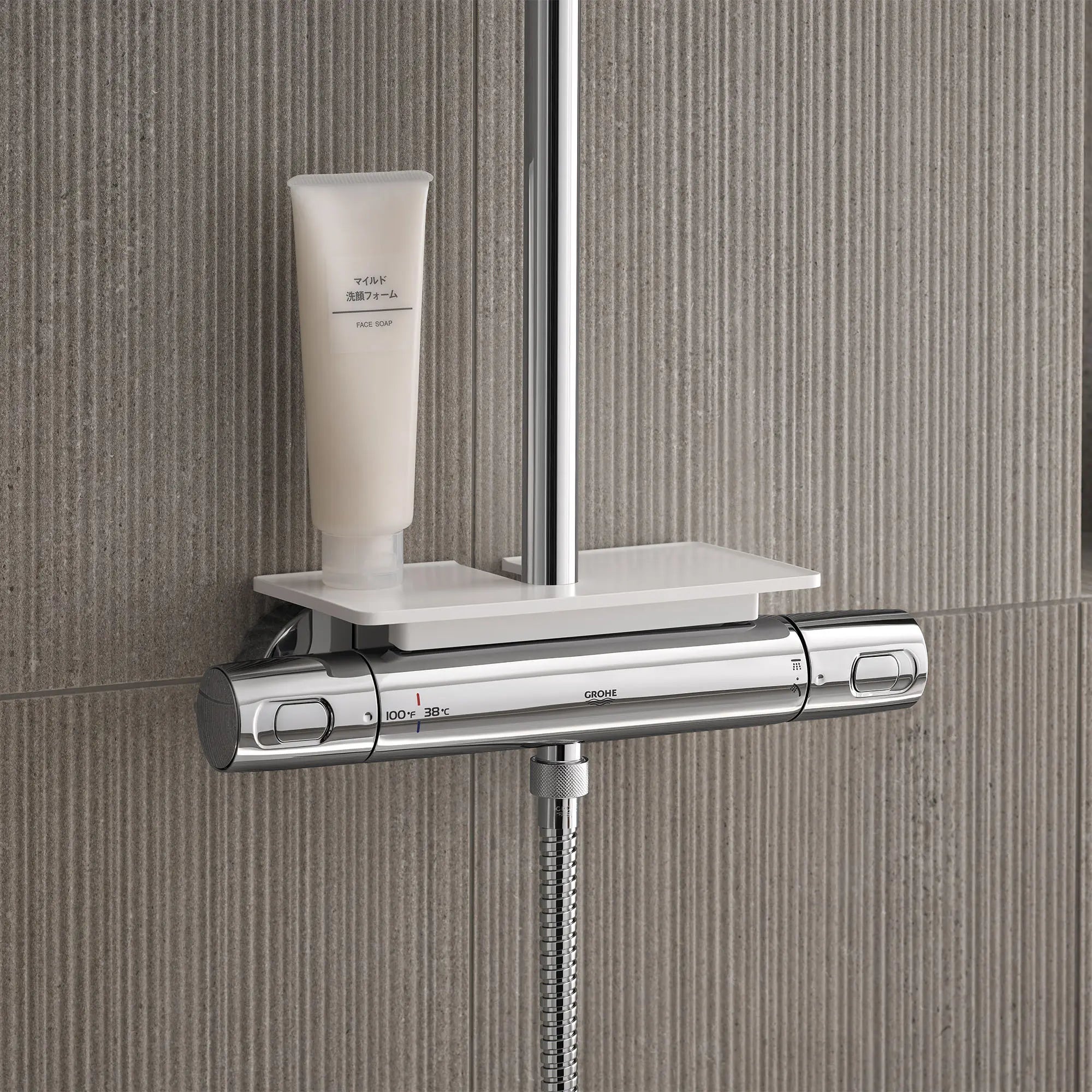 Système de douche thermostatique dote de la technologie CoolTouch // CHROME STARLIGHT GROHE // 70973_B-26728000_26128002_26726000_26362LN1_CDNwebp.webp