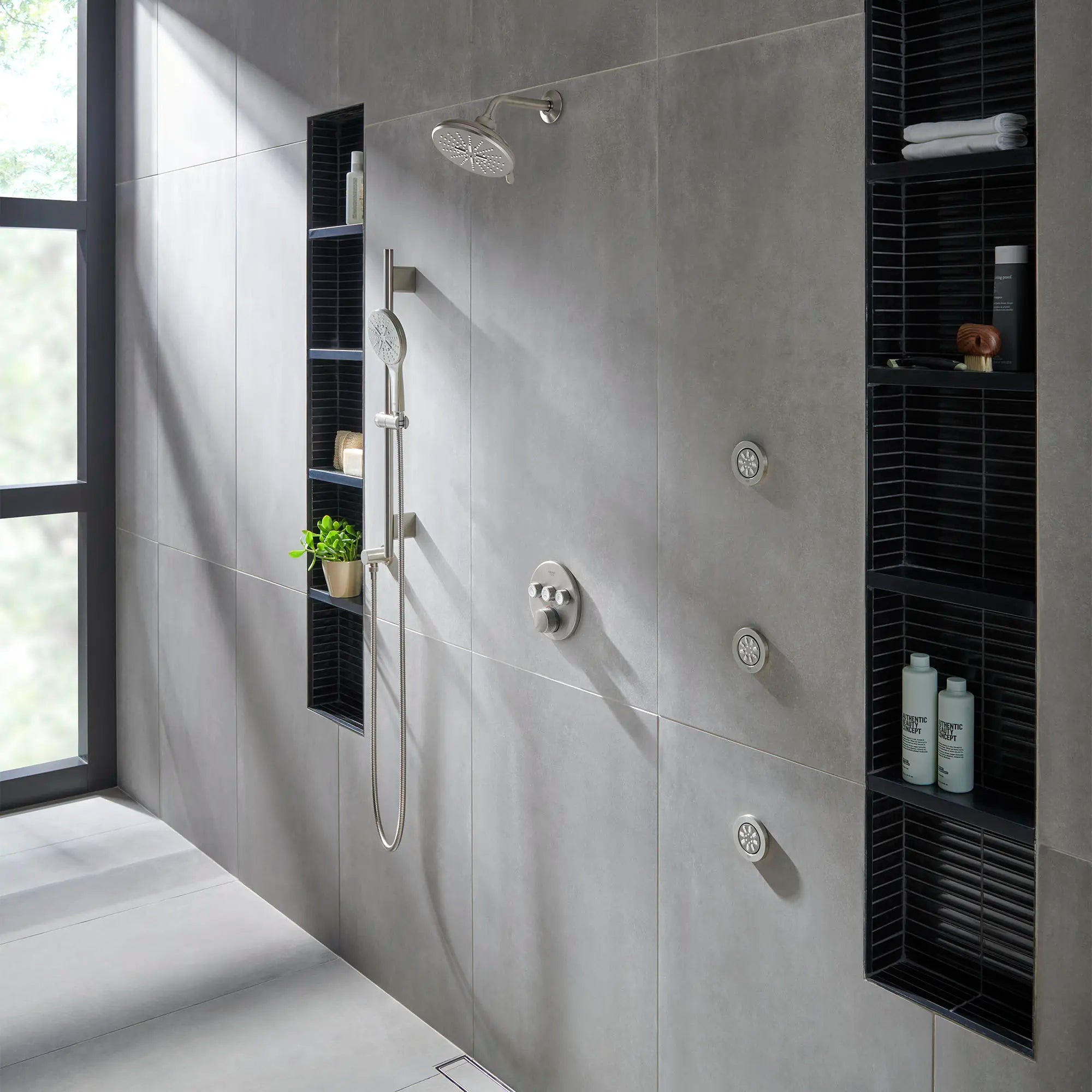 Rainshower Barre coulissante de 36 po pour douchette // NICKEL BROSSÉ INFINITYFINISH // 71057_B-26789EN0_26633EN0_26603EN0_26545EN0_29138EN0_CDNwebp.webp