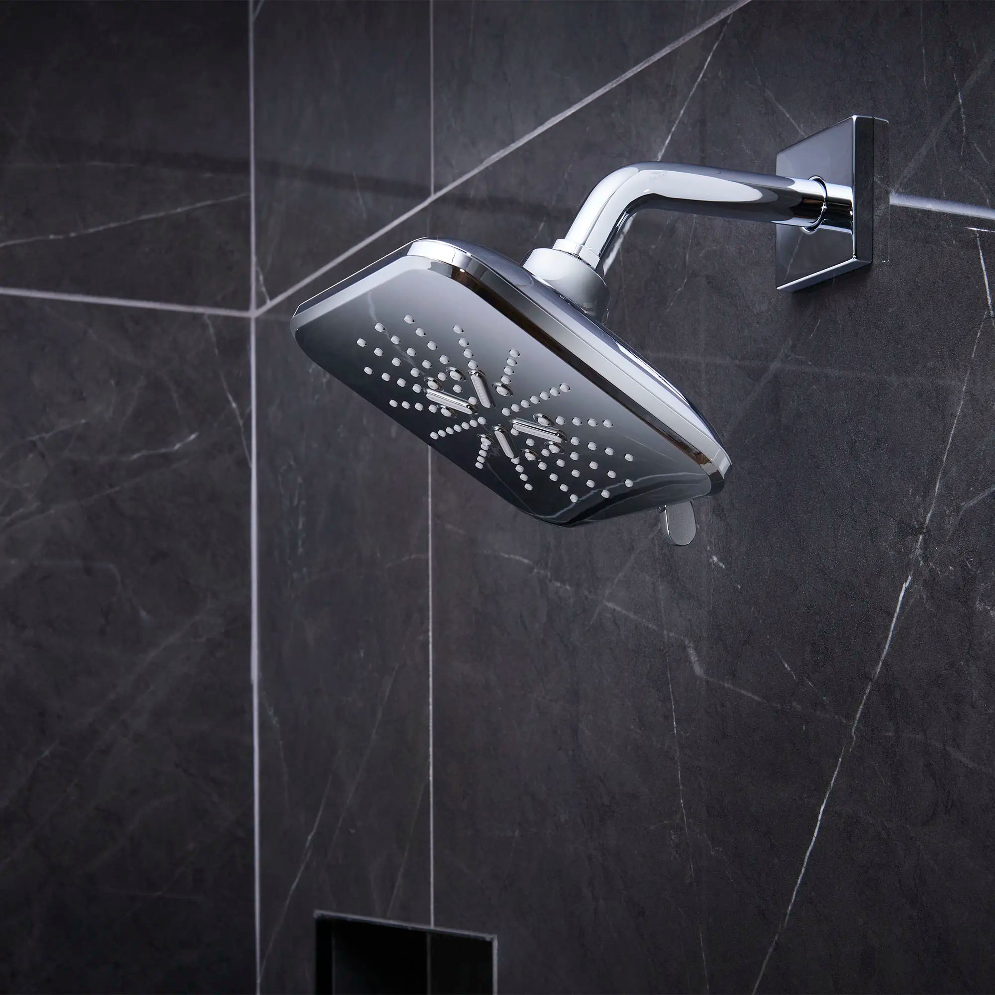 Pomme de douche de  6½ po - 3 jets, 6,6 L/min (1,75 gpm) // CHROME STARLIGHT GROHE // 71086_B-26797000_CDNwebp.webp