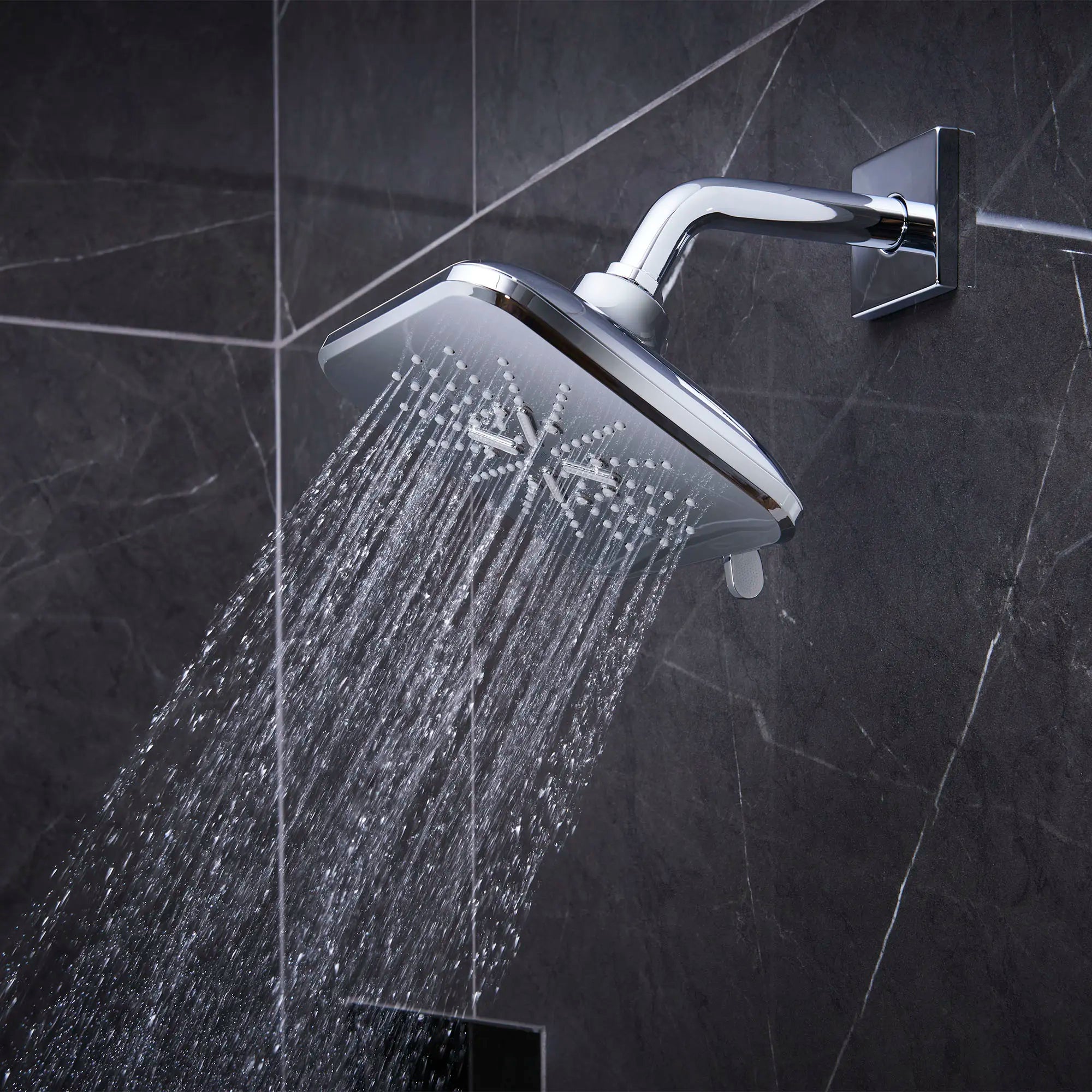 Pomme de douche de  6½ po - 3 jets, 6,6 L/min (1,75 gpm) // CHROME STARLIGHT GROHE // 71087_B-26797000_1_CDNwebp.webp
