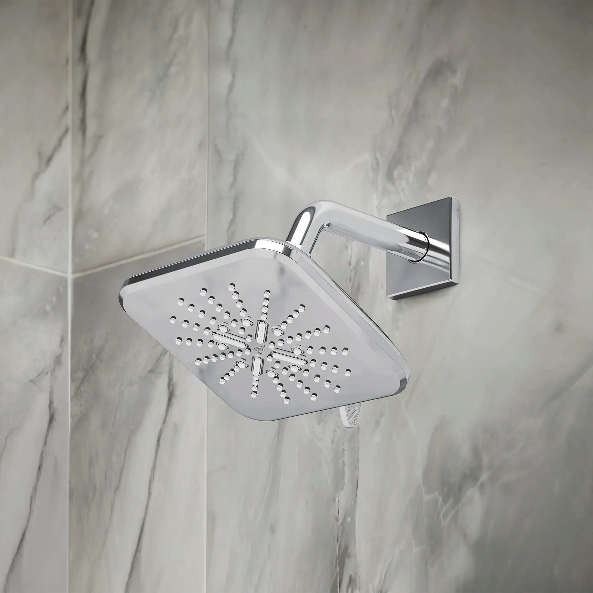 Pomme de douche de  6½ po - 3 jets, 6,6 L/min (1,75 gpm) // CHROME STARLIGHT GROHE // 71097_B-26797000_26633000_CDNwebp.webp