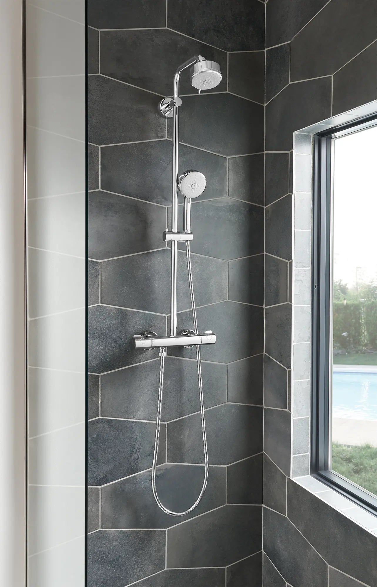 Pomme de douche 100, 4 po - 4 jets, 6,6 L/min (1,75 gpm) // CHROME STARLIGHT GROHE // 71227_B-27591001_26043001_27575002_CDNwebp.webp