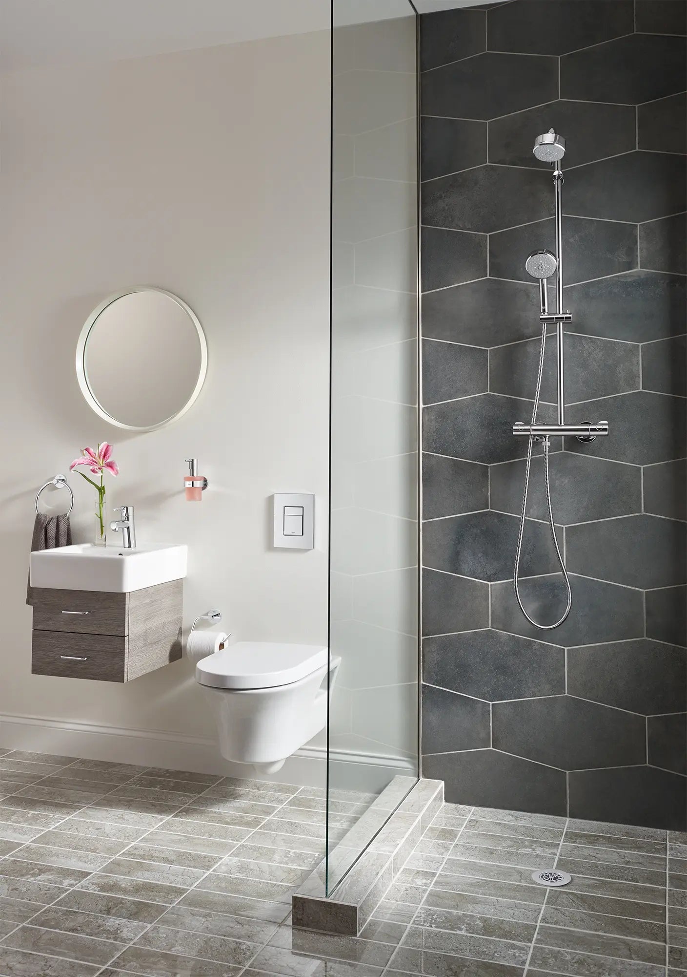 Pomme de douche 100, 4 po - 4 jets, 6,6 L/min (1,75 gpm) // CHROME STARLIGHT GROHE // 71232_B-27591001_26043001_27575002_3427100A_1_CDNwebp.webp