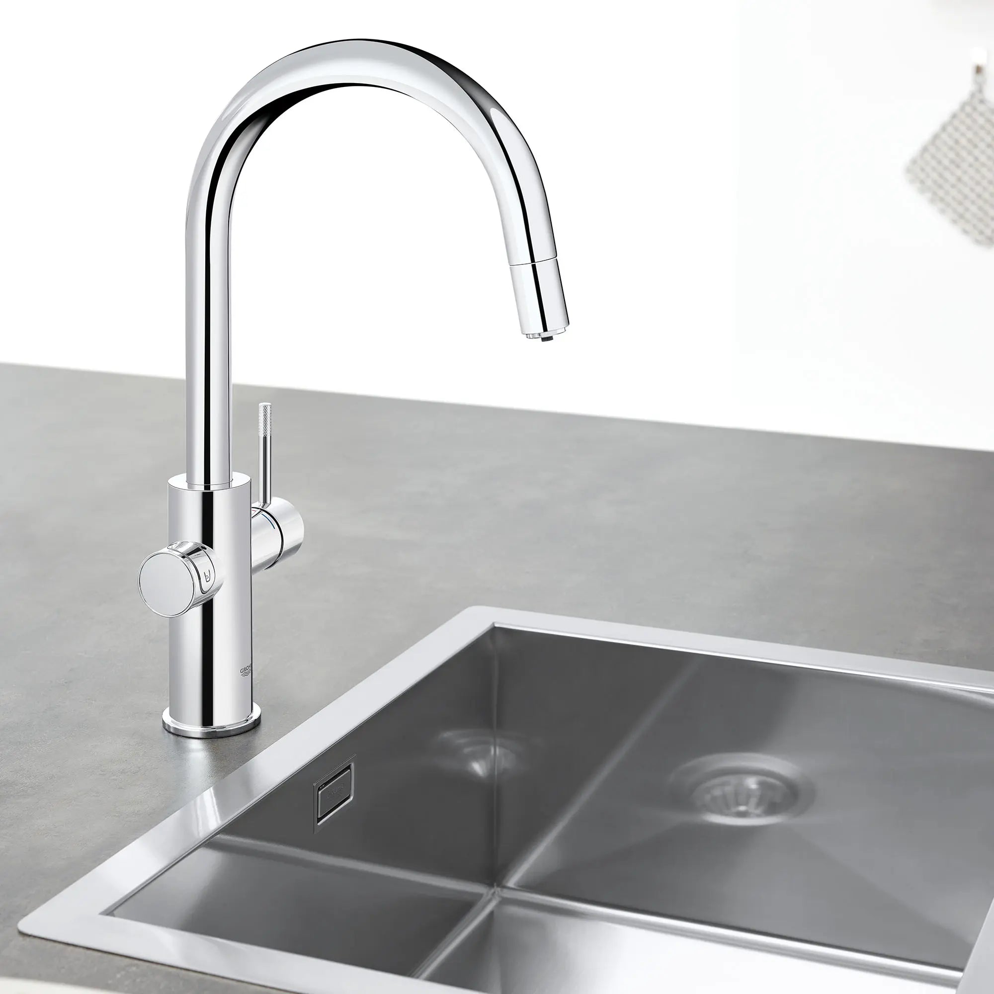Robinet de cuisine monocommande, tête de pulvérisation coulissante avec eau réfrigérée et pétillante 6,6 L/min (1,75 gpm) // CHROME STARLIGHT GROHE // 71859_B-31251002_3_CDNwebp.webp