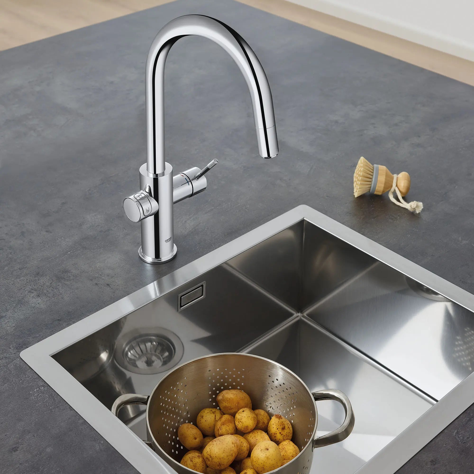 Robinet de cuisine monocommande, tête de pulvérisation coulissante avec eau réfrigérée et pétillante 6,6 L/min (1,75 gpm) // CHROME STARLIGHT GROHE // 71860_B-31251002_4_CDNwebp.webp