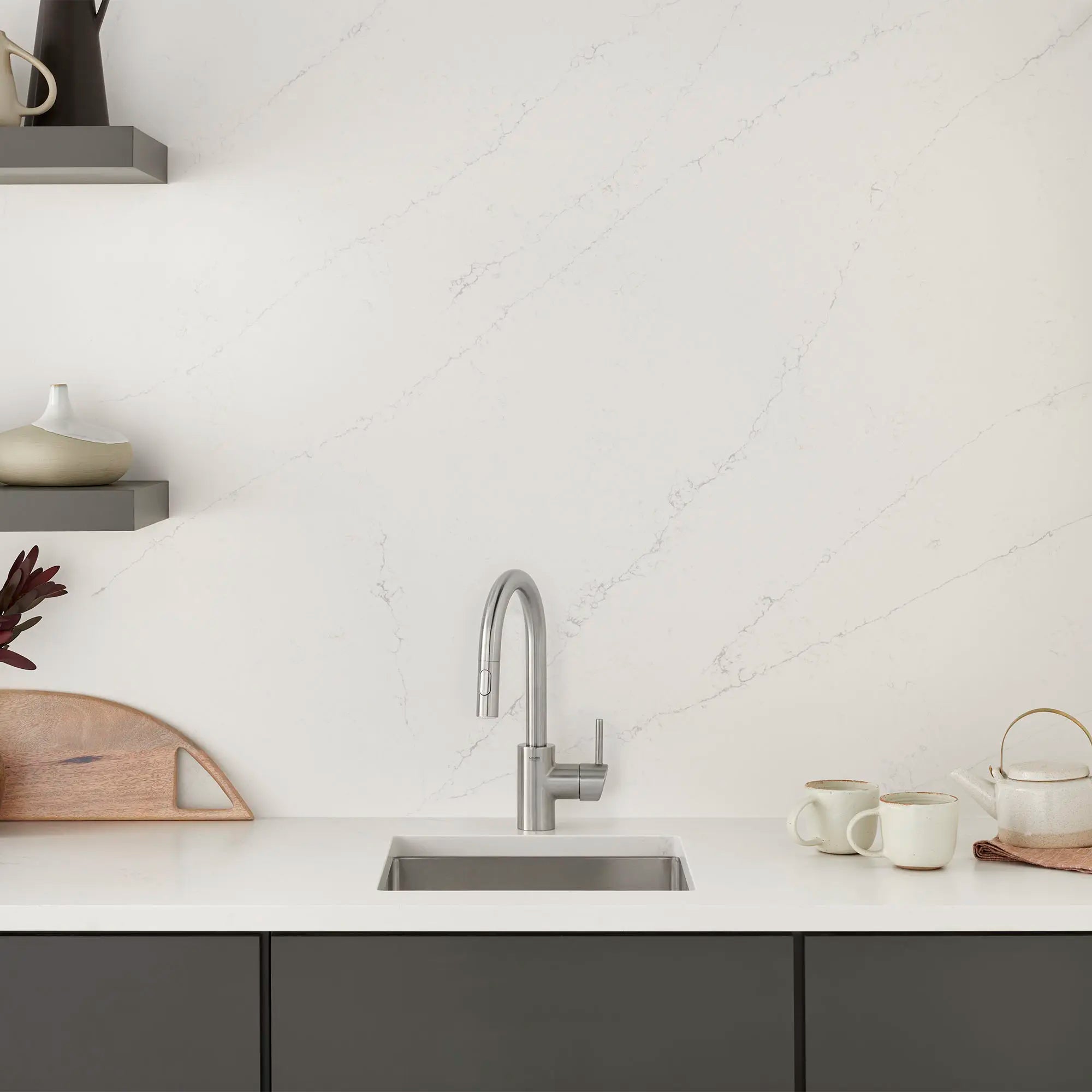 Robinet de bar rétractiable à poignée simple 6,6 L/min (1,75 gpm) // SUPERACIER INFINITYFINISH // 71963_B-31479DC1_2_CDNwebp.webp