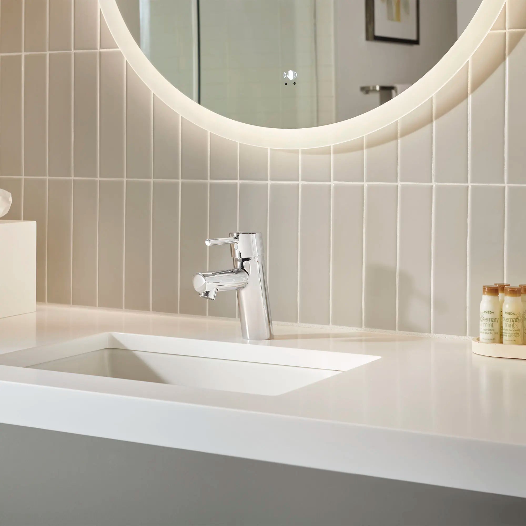 Robinet monotrou à poignée simple pour salle de bain, taille P, 4,5 L/min (1,2 gpm) // CHROME STARLIGHT GROHE // 72301_B-3427000A_CDNwebp.webp