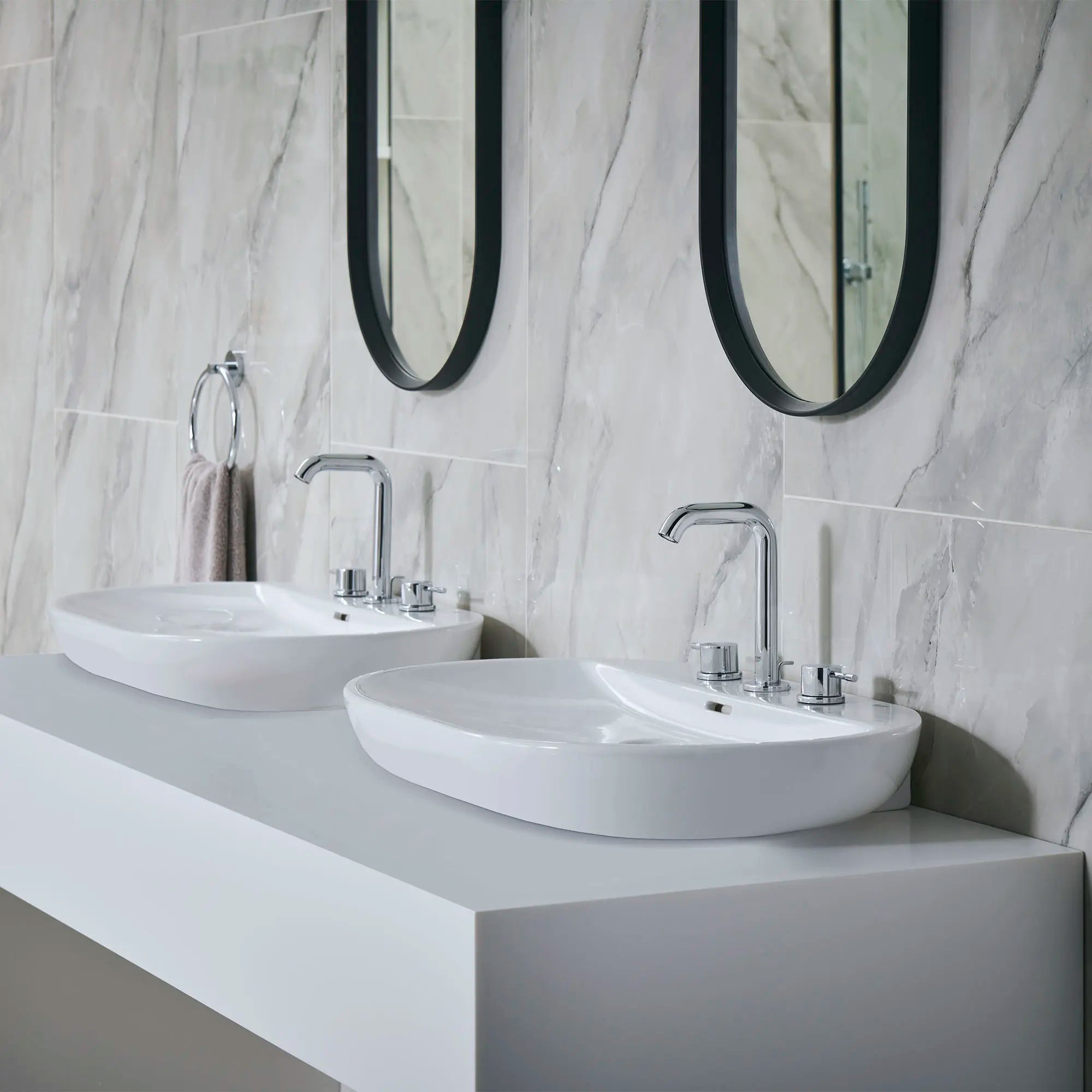 Robinet moyen pour salle de bain, 8 po, 2 poignées, 4,5 L/min (1,2 gpm) // CHROME STARLIGHT GROHE // 72401_B-39668000_2029700A_40365001_1_0_CDNwebp.webp