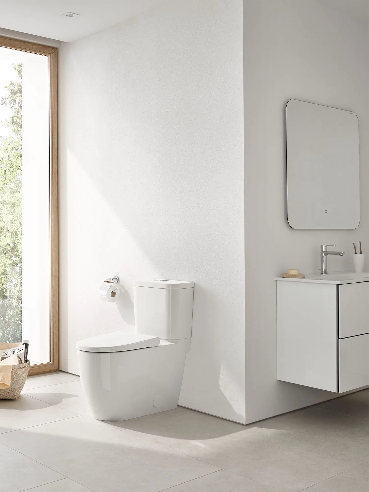Toilette allongée en deux pièces, Hauteur idéale avec chasse double et siège inclus // BLANC ALPIN // 72434_B-39674000_1_CDNwebp.webp