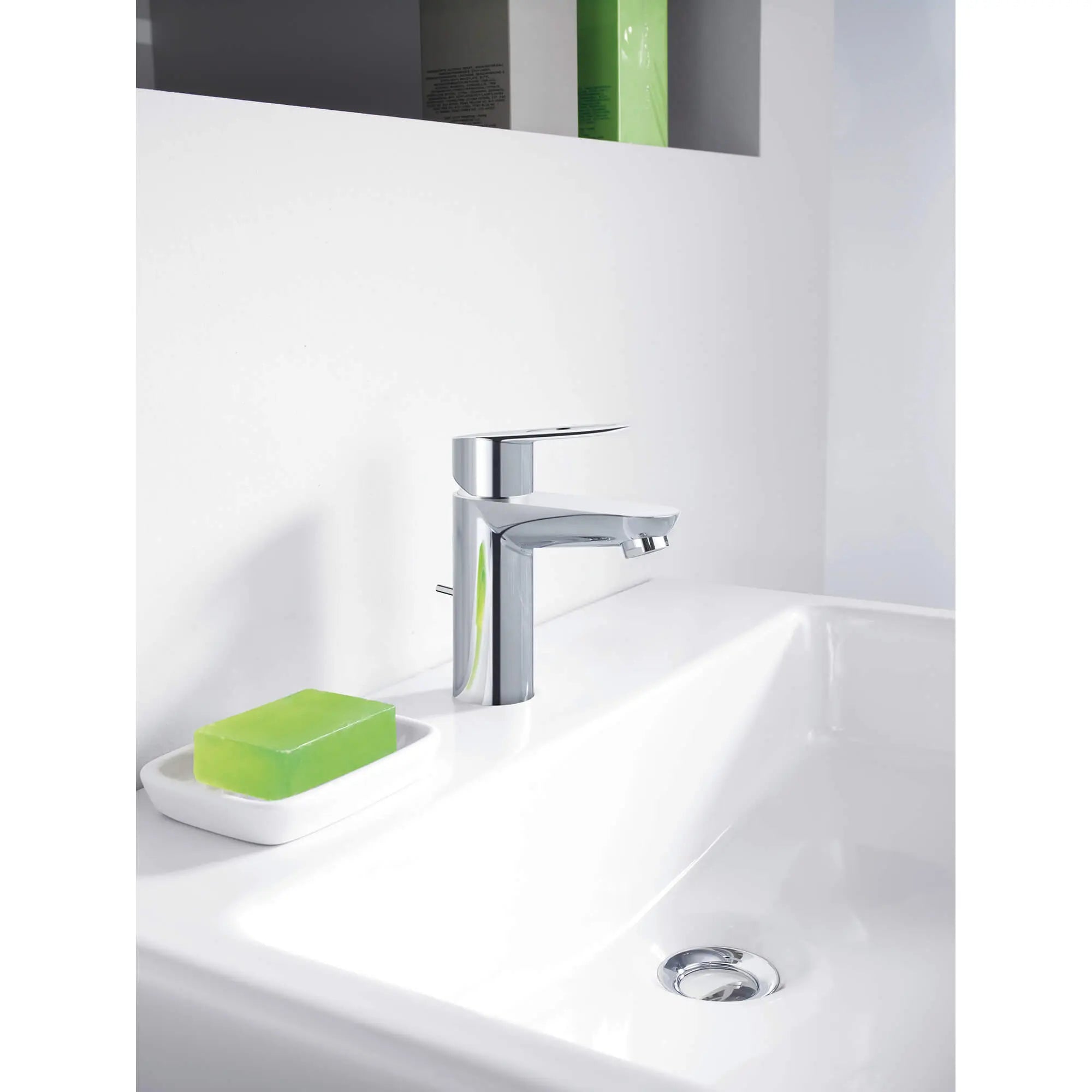 Robinet monotrou, taille P, 4,5 L/min (1,2 gpm) // CHROME STARLIGHT GROHE // 780_23084000-single-handle-bathroom-faucet-enviro-1_0_CDNwebp.webp