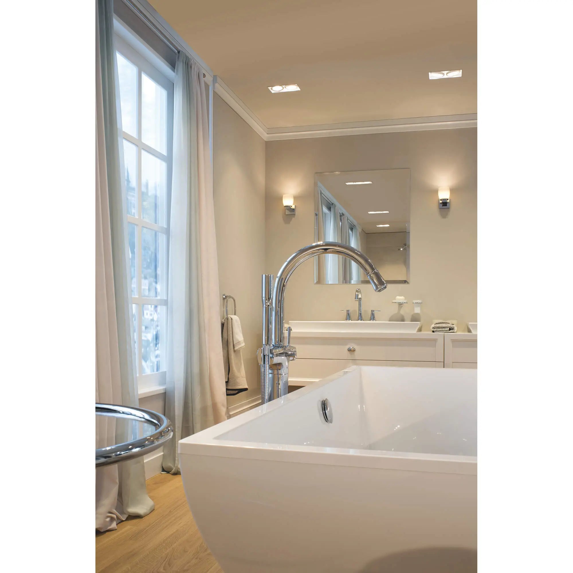 Grandera Robinet de baignoire à montage au sol avec douchette // CHROME STARLIGHT GROHE // 792_23318000-floor-standing-tub-filler-enviro-4_0_CDNwebp.webp