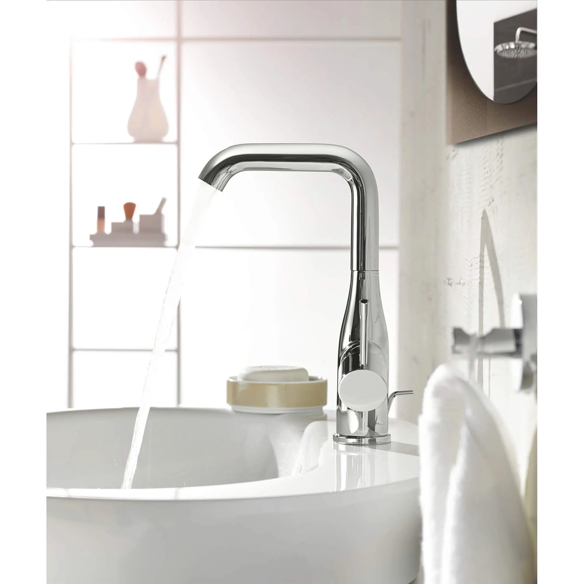 Robinet de salle de bain à poignée unique de grande taille // CHROME STARLIGHT GROHE // 825_23486001-single-handle-bathroom-faucet-l-size-enviro-3_0_CDNwebp.webp