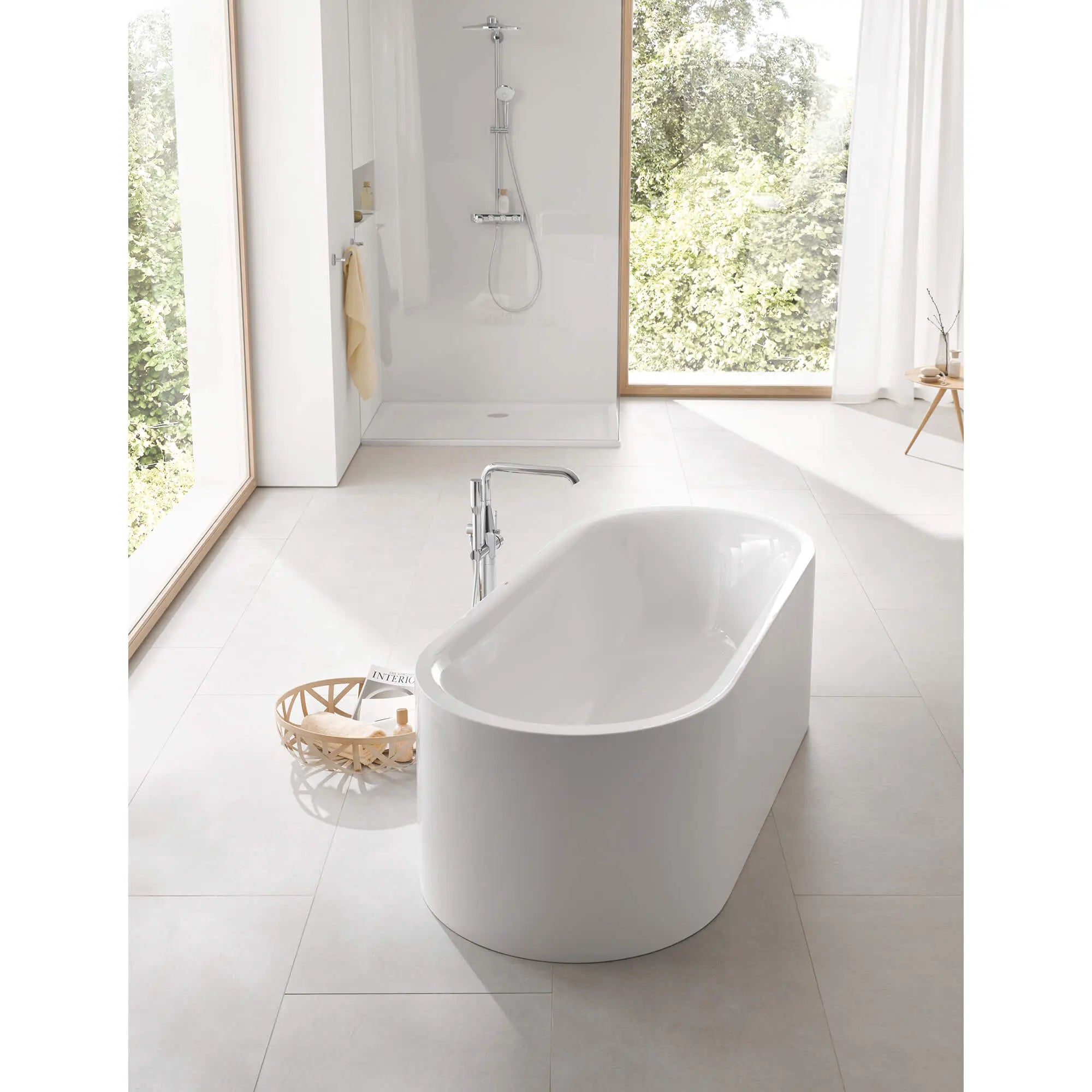 Essence Robinet de baignoire à montage au sol // GROHE STARLIGHT CHROME // 837_23491001-floor-standing-tub-filler-enviro-3_0_CDNwebp.webp