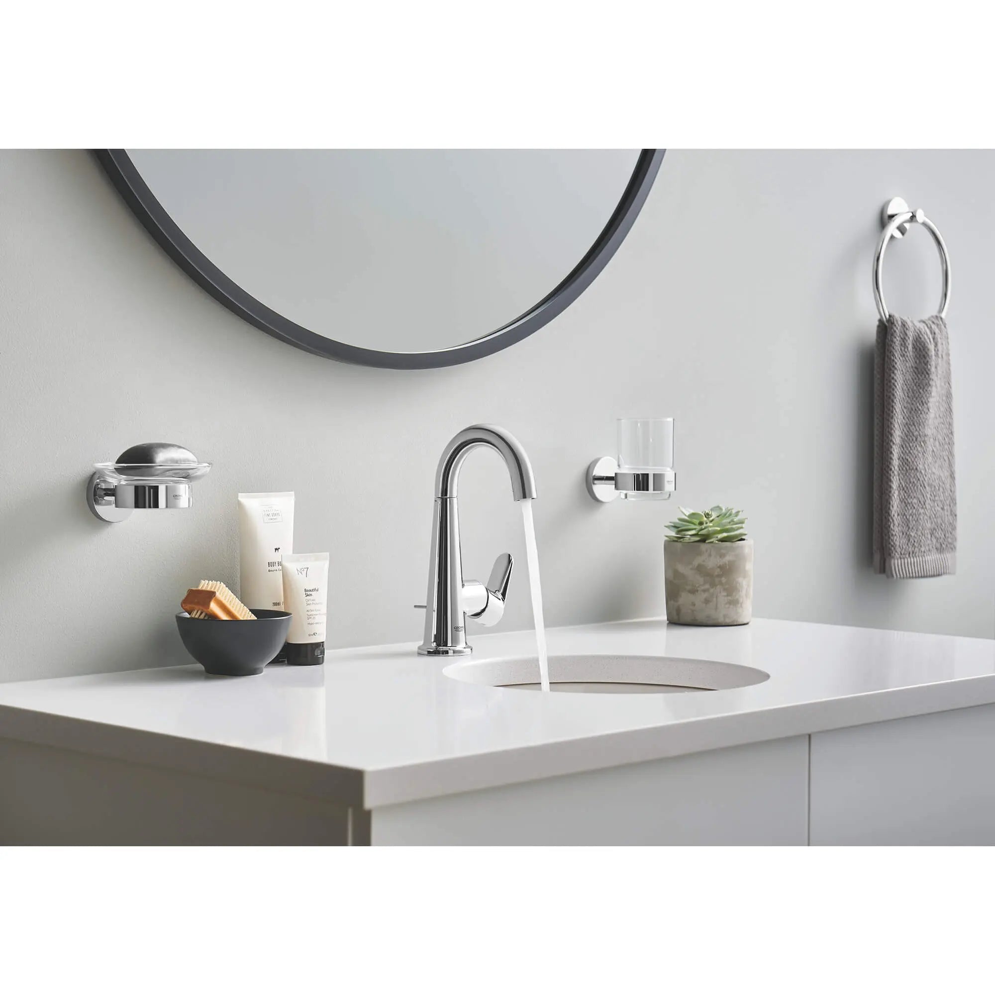 Robinet combiné de 4 po Veletto // CHROME STARLIGHT GROHE // 881_23837000-single-handle-4-inch-centerset-bathroom-faucet-enviro-3_0_CDNwebp.webp