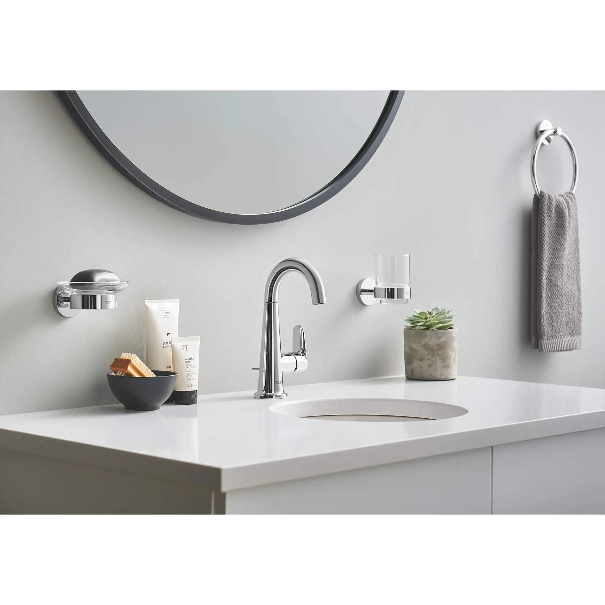 Robinet combiné de 4 po Veletto // CHROME STARLIGHT GROHE // 882_23837000-single-handle-4-inch-centerset-bathroom-faucet-enviro-6_0_CDNwebp.webp