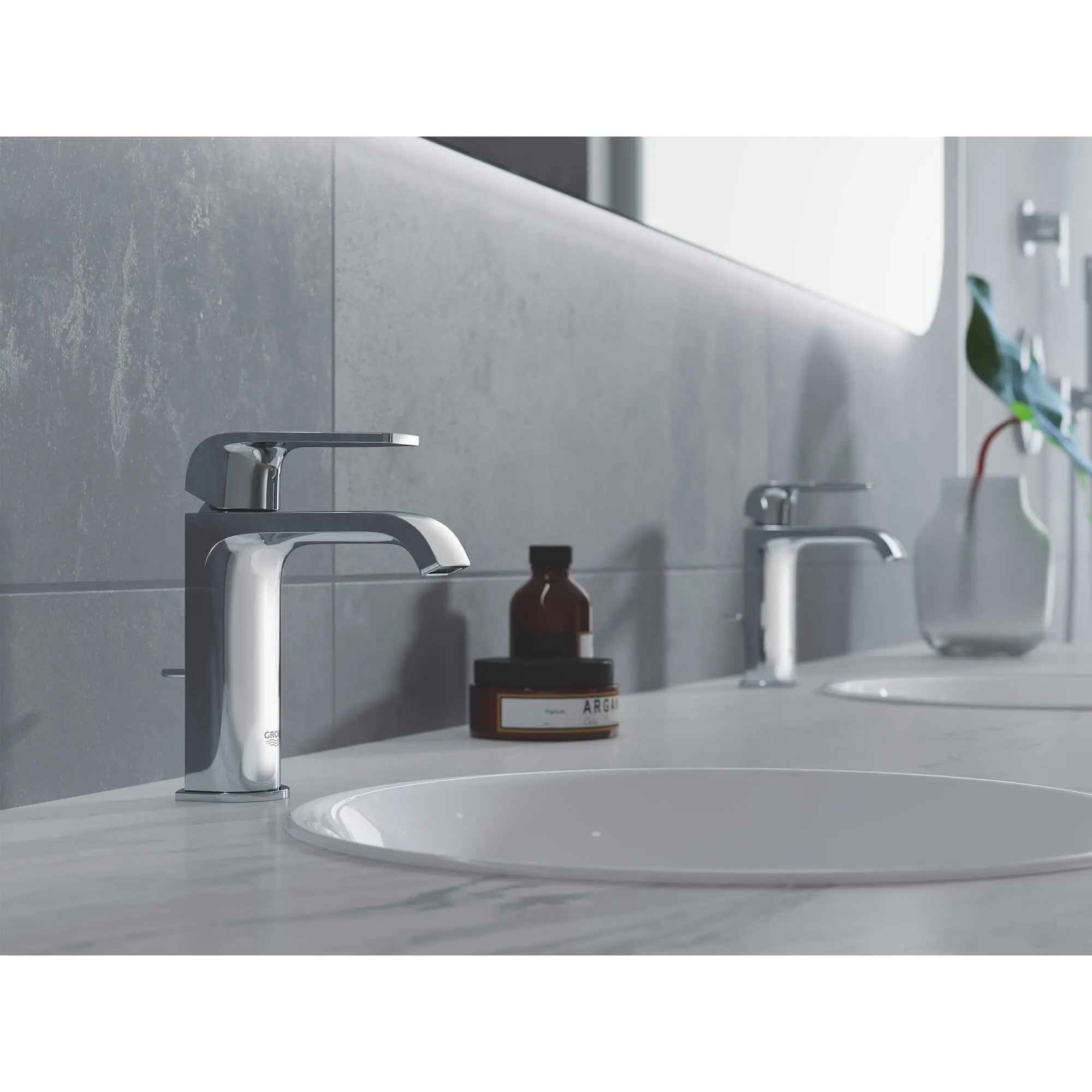 Petit robinet monotrou pour salle de bain, à poignée simple, 4,5 L/min (1,2 gpm) // CHROME STARLIGHT GROHE // 916_23868000-centerset-bathroom-faucet-s-size-enviro-1_0_CDNwebp.webp