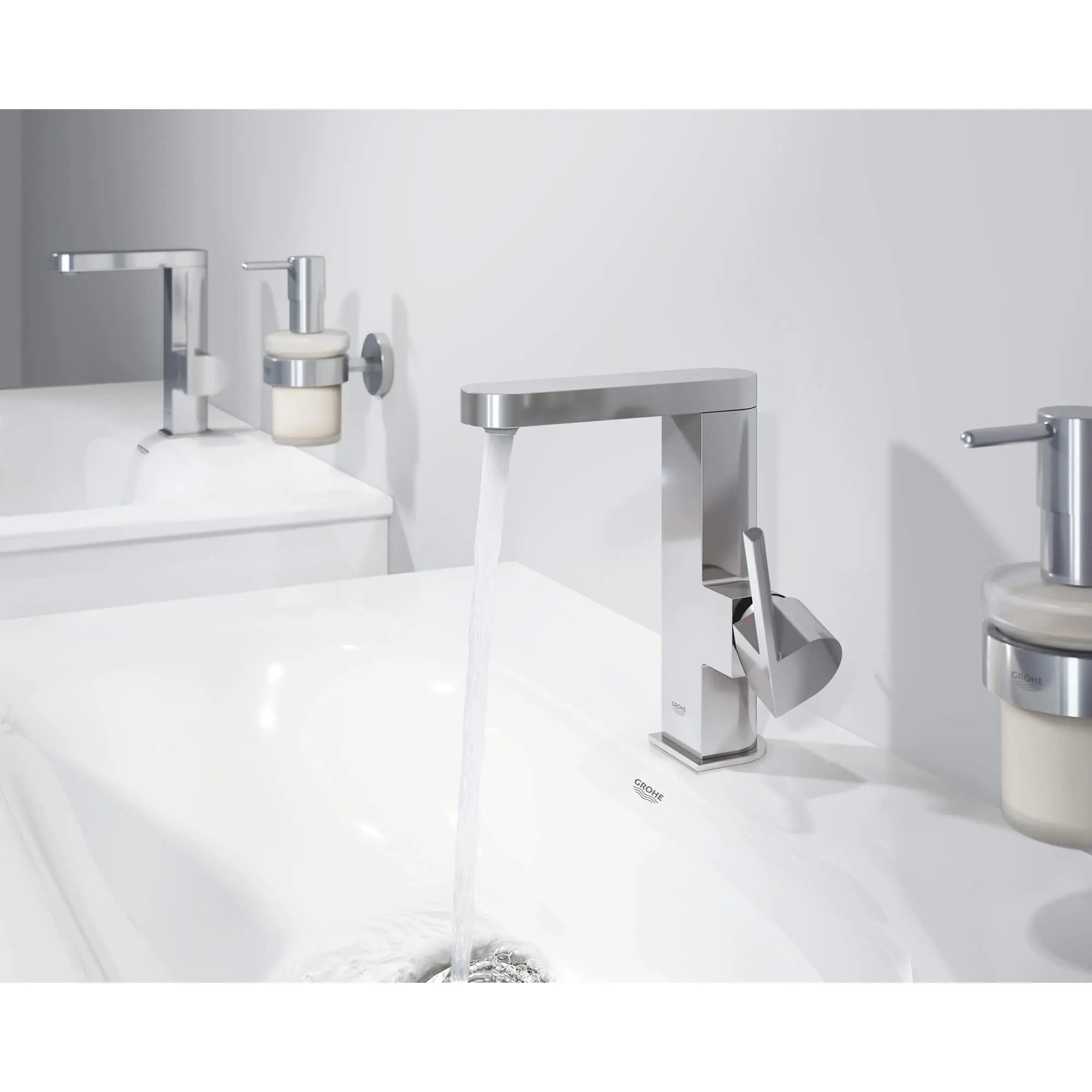 Robinet monotrou pour salle de bain, à poignée simple, taille M, 4,5 L/min (1,2 gpm) // CHROME STARLIGHT GROHE // 923_23956003-single-handle-bathroom-faucet-m-size-enviro-5_0_CDNwebp.webp