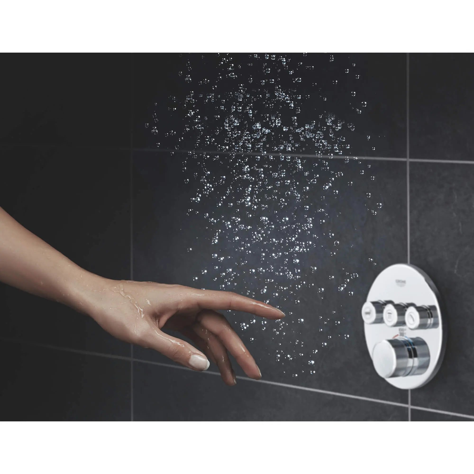 GrohTherm SmartControl Garniture de valve thermostatique à fonction triple // CHROME STARLIGHT GROHE // 92680_CM_29138000_Lifestyle_Image_URL.7_CDNwebp.webp
