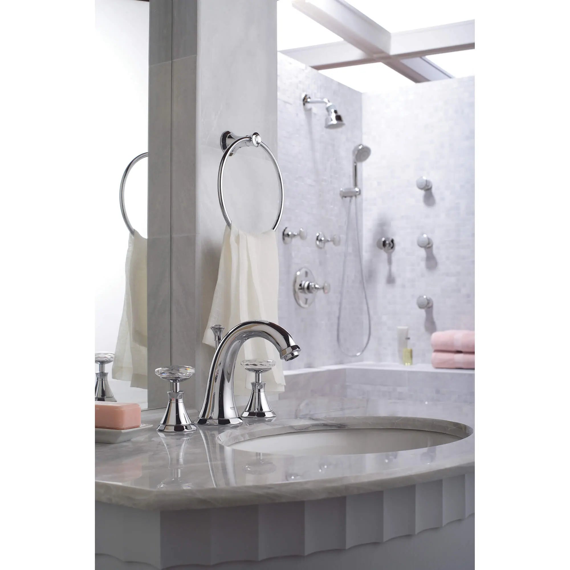 Kensington Robinet de bain // GROHE STARLIGHT CHROME // 959_25074000-three-hole-roman-bathtub-faucet-enviro-3_0_CDNwebp.webp