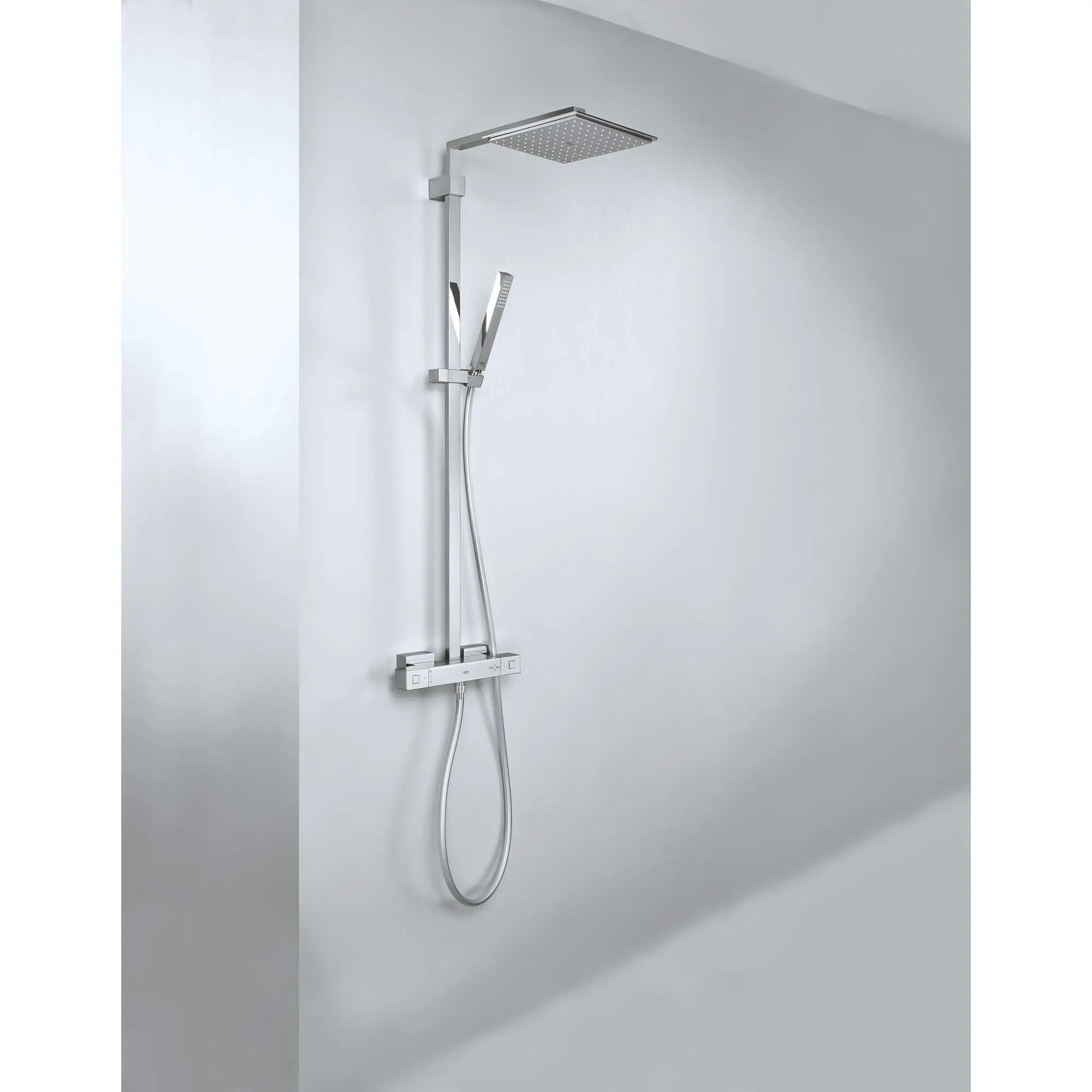 Euphoria Système de douche avec valve thermostatique // CHROME STARLIGHT GROHE // 981_26420000-shower-system-with-thermostat-for-wall-mount-enviro-2_0_CDNwebp.webp