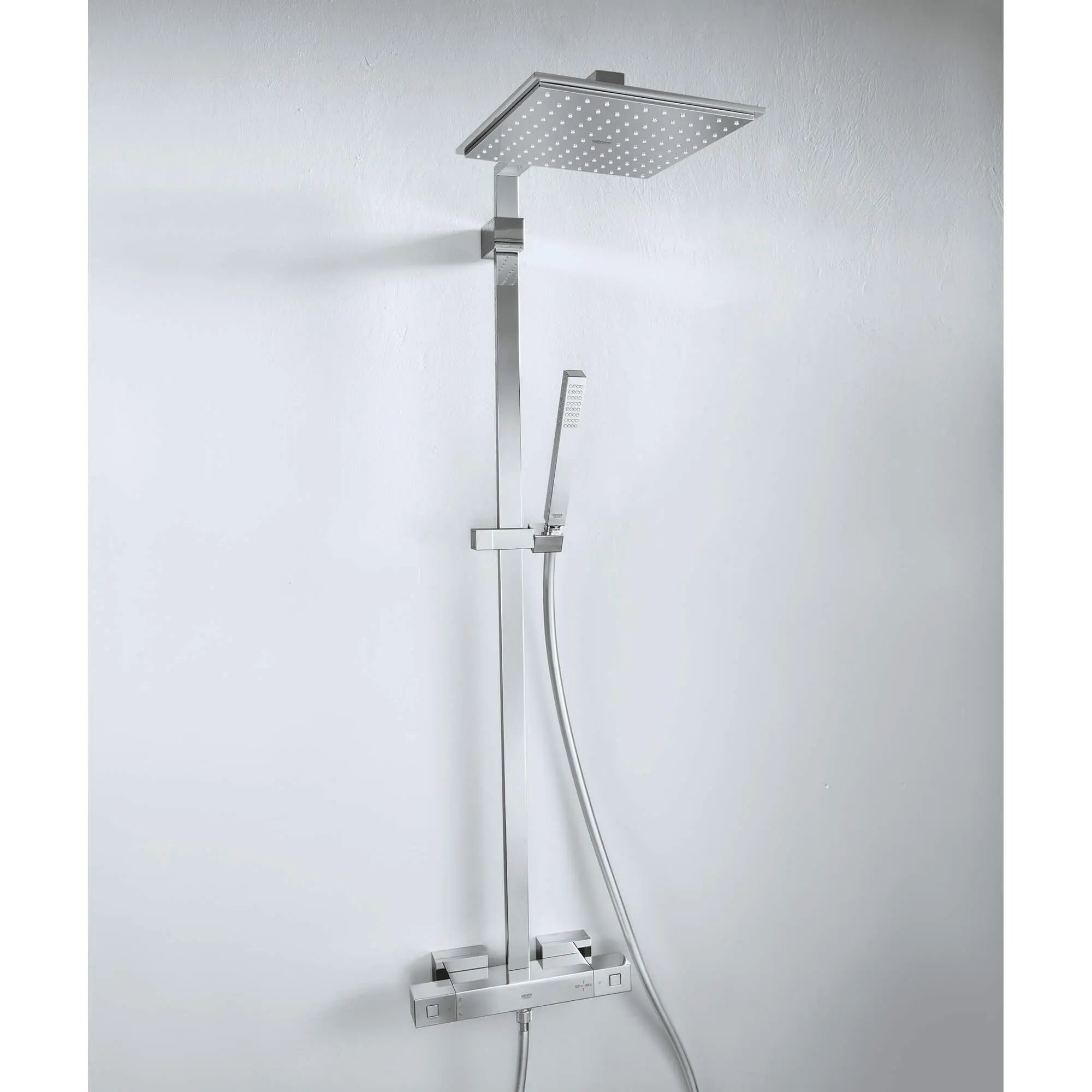 Euphoria Système de douche avec valve thermostatique // CHROME STARLIGHT GROHE // 990_26420000-shower-system-with-thermostat-for-wall-mount-enviro-8_0_CDNwebp.webp